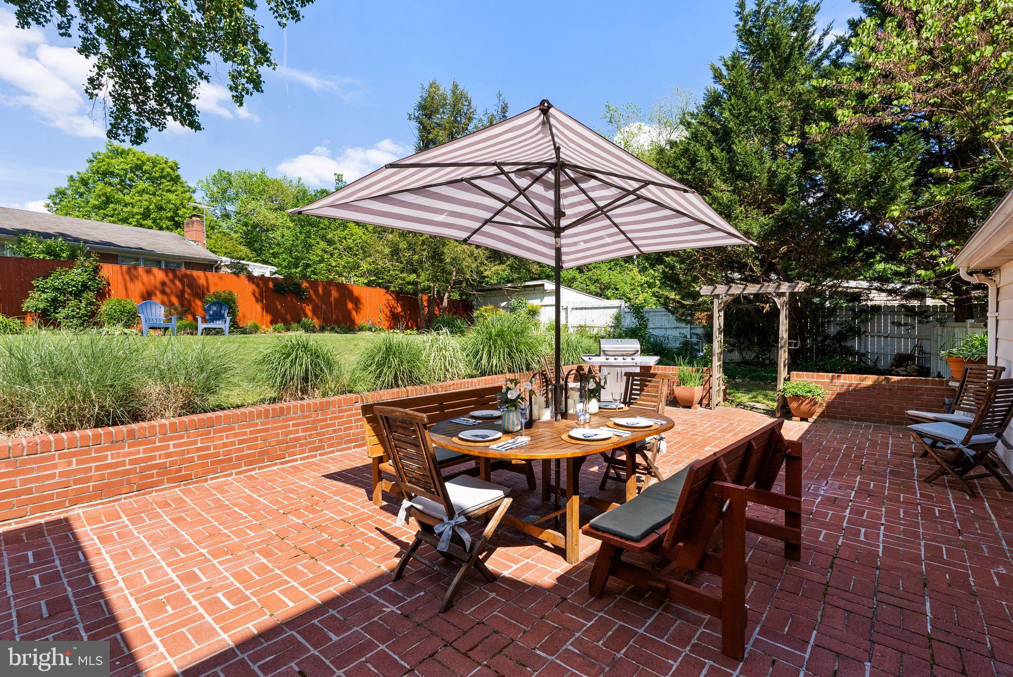 LAKE BARCROFT - Residential