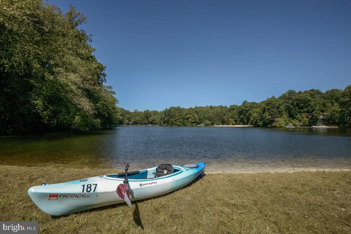 LAKE BARCROFT - Residential