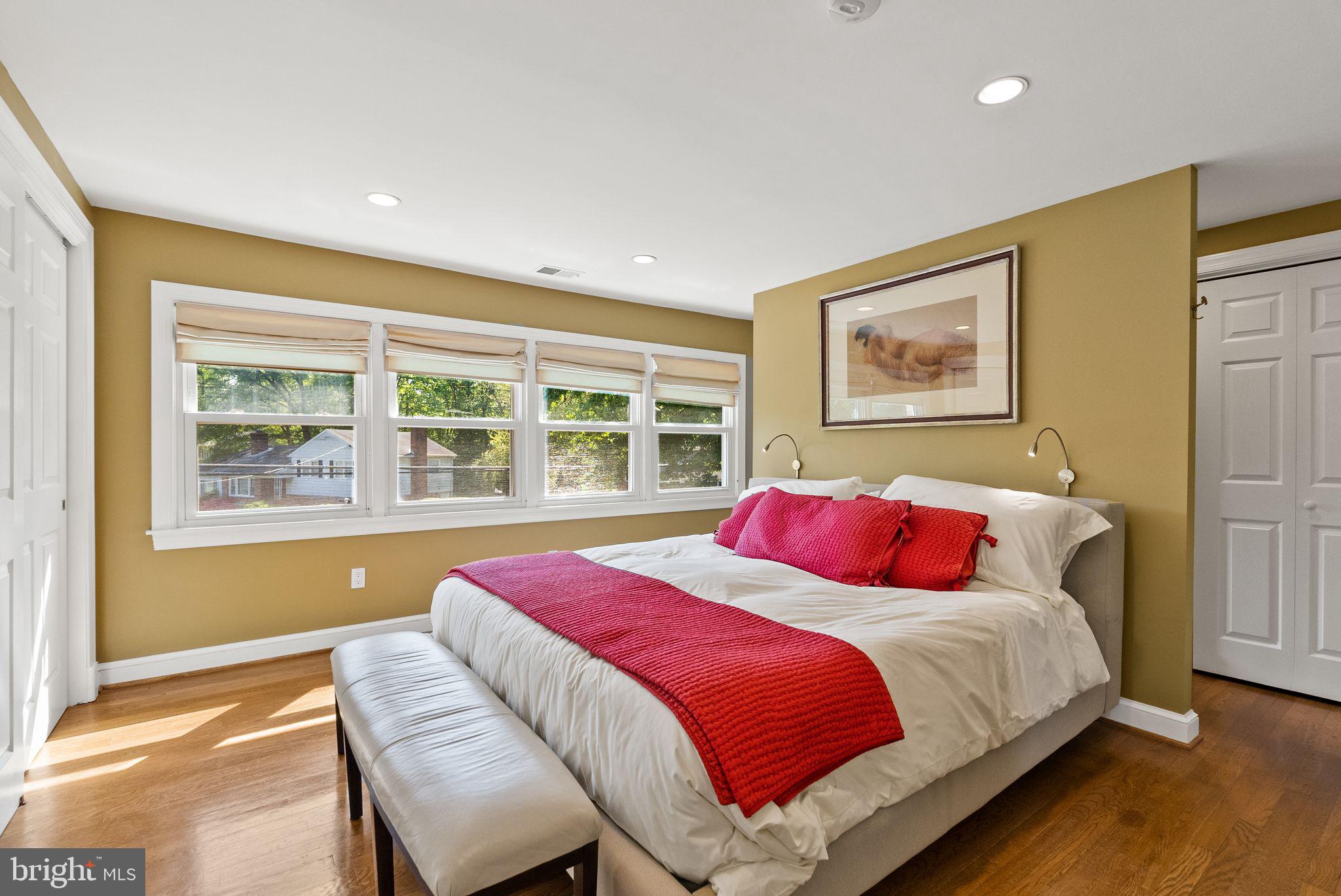 LAKE BARCROFT - Residential