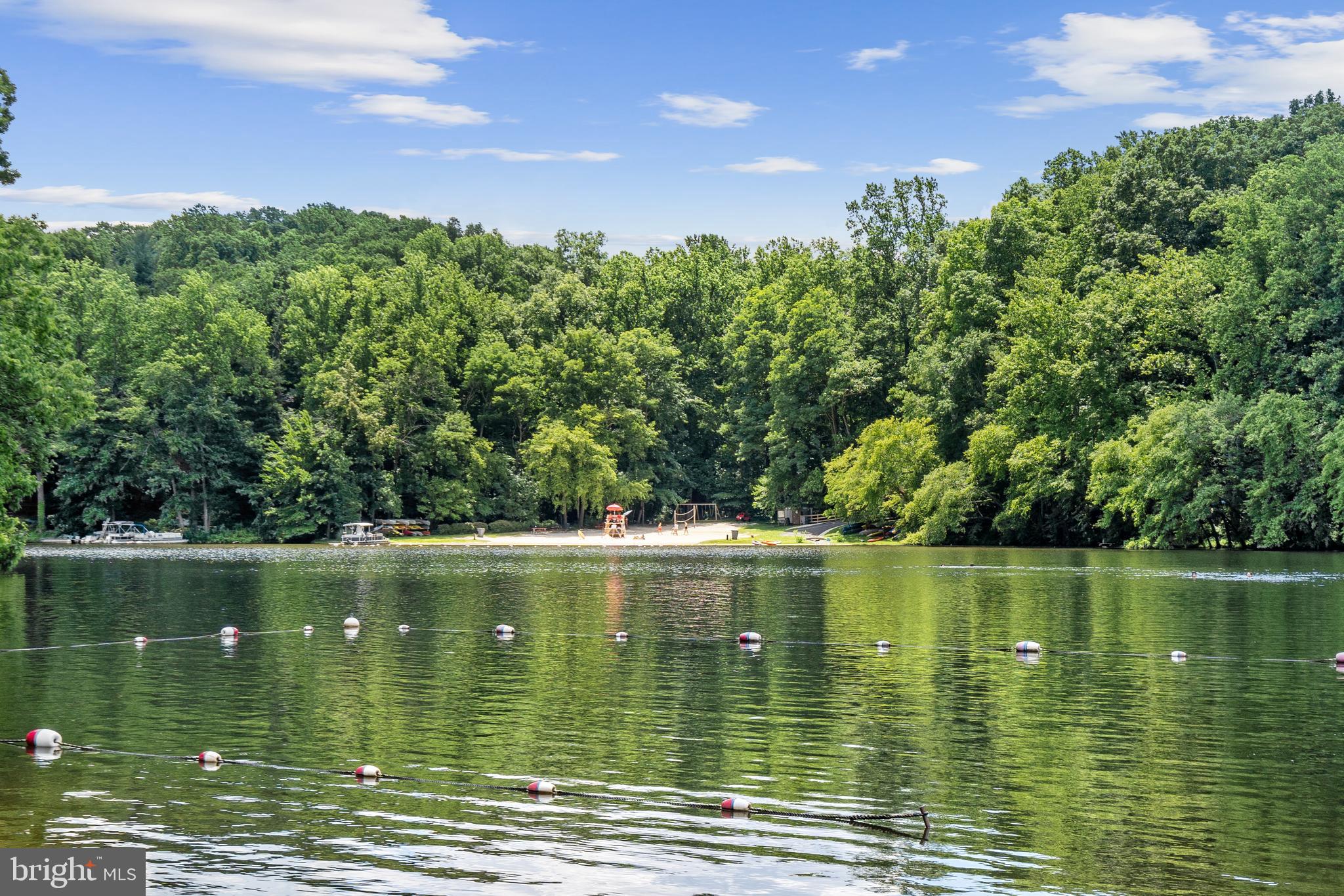 LAKE BARCROFT - Residential