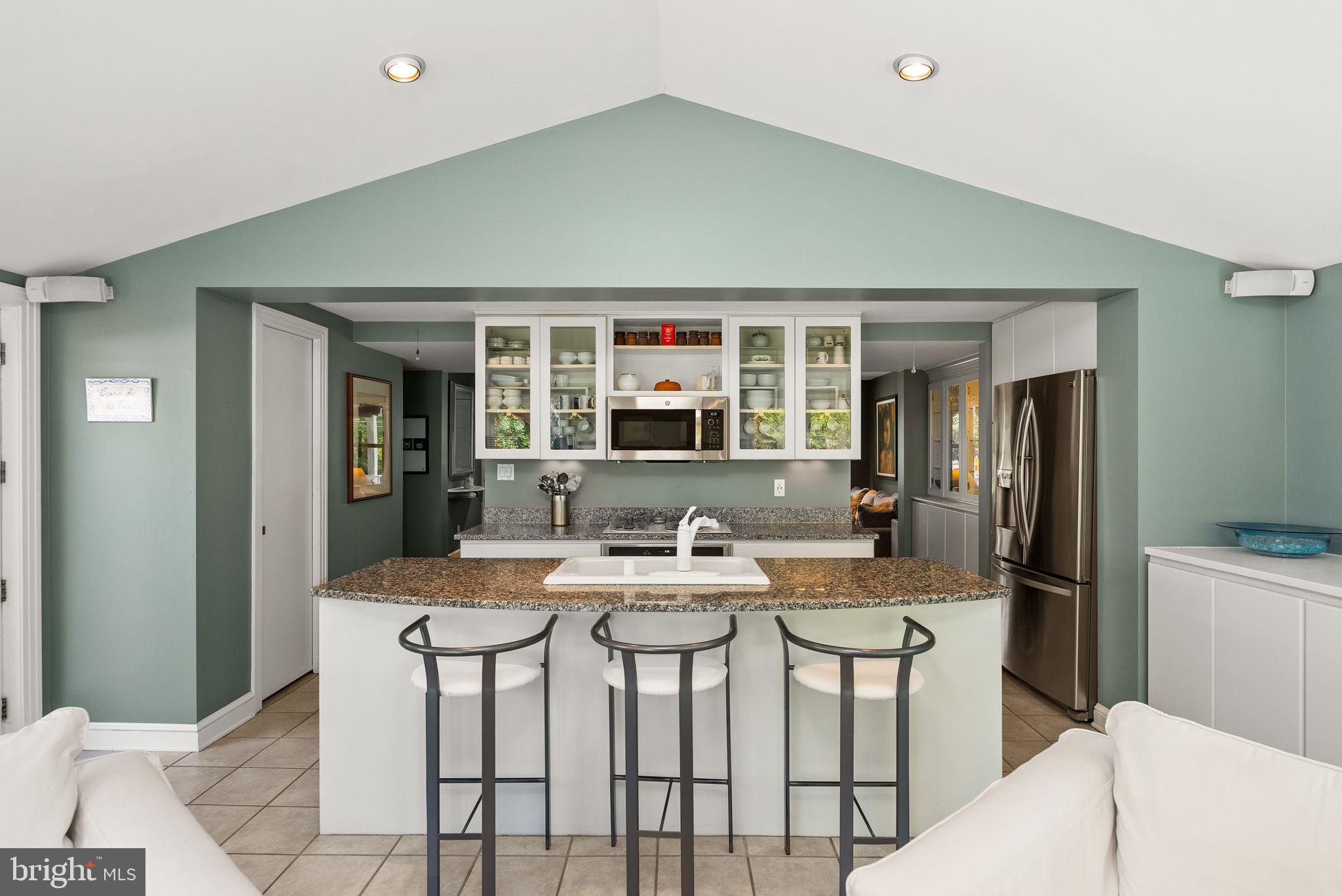 LAKE BARCROFT - Residential