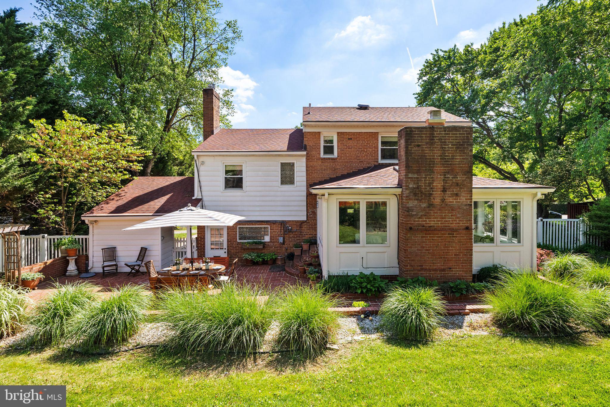 LAKE BARCROFT - Residential