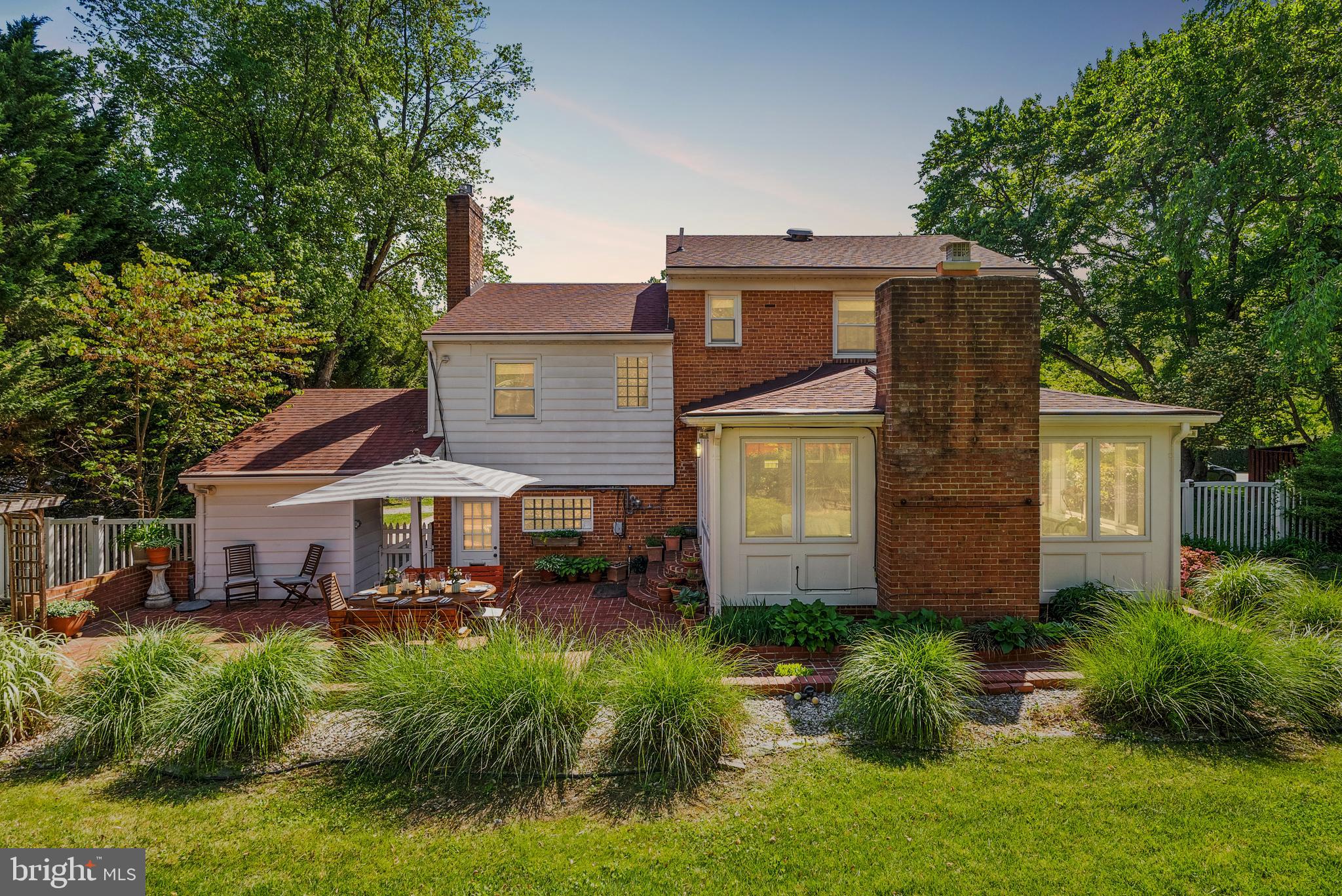 LAKE BARCROFT - Residential