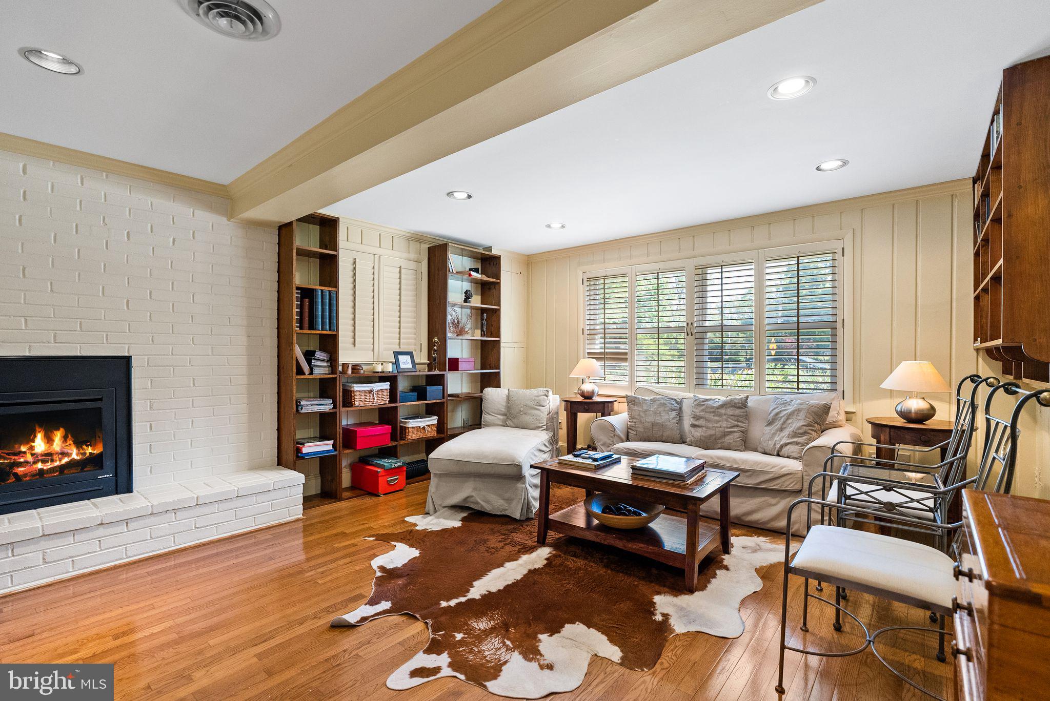 LAKE BARCROFT - Residential