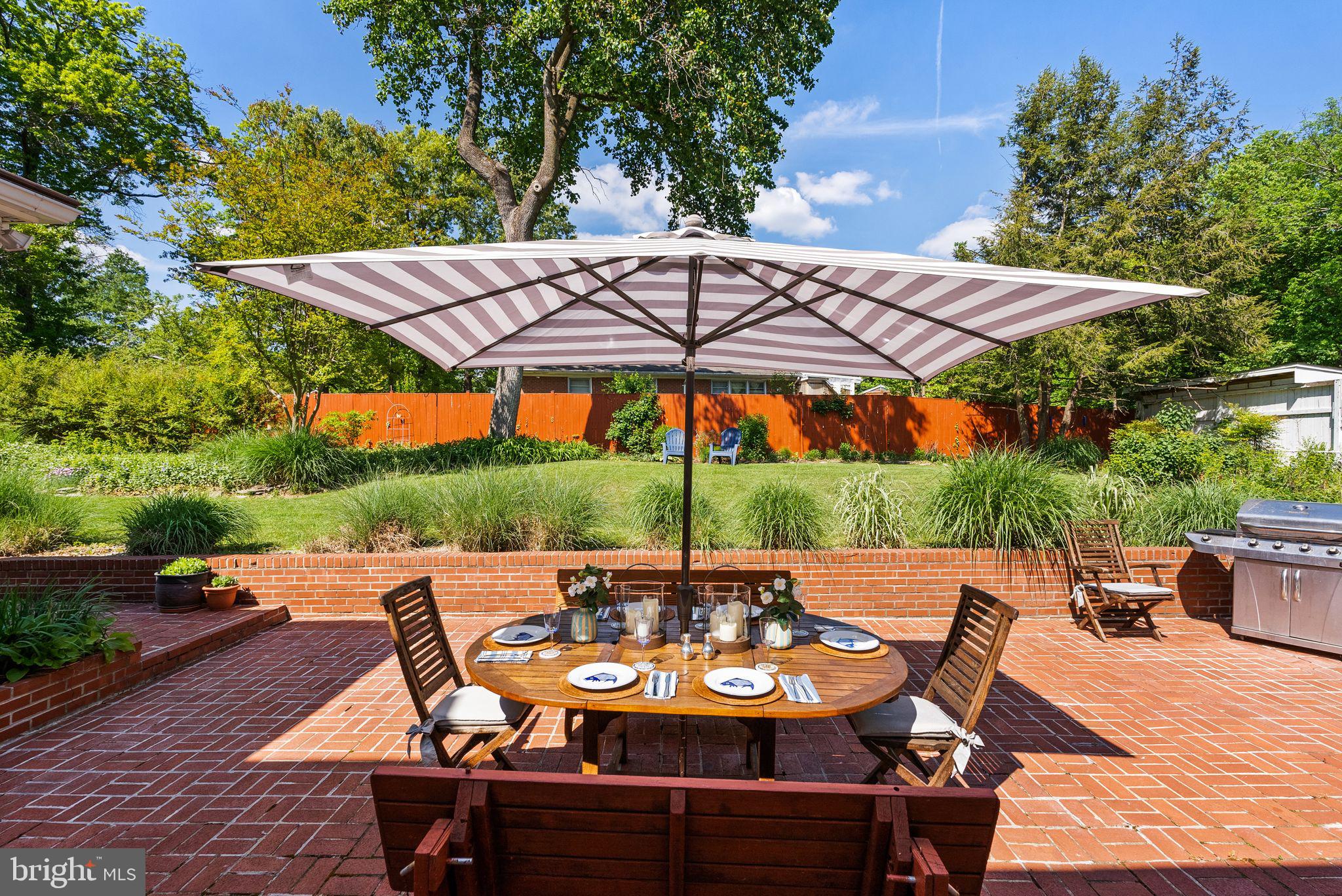LAKE BARCROFT - Residential