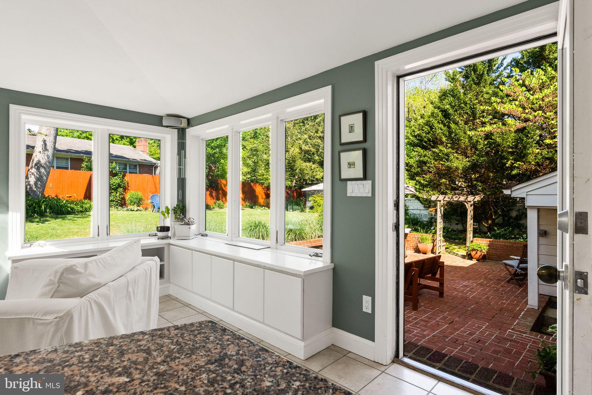 LAKE BARCROFT - Residential