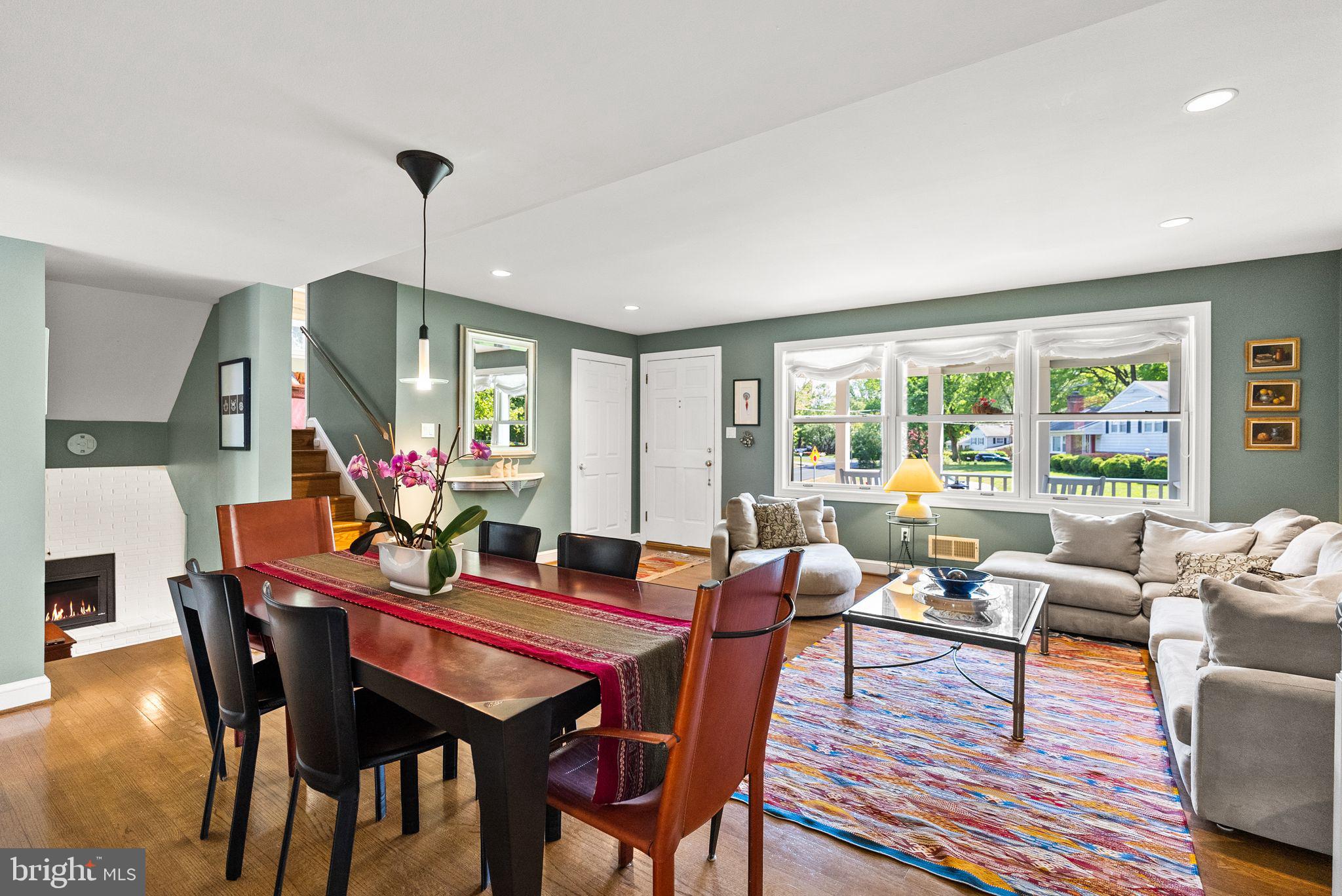 LAKE BARCROFT - Residential