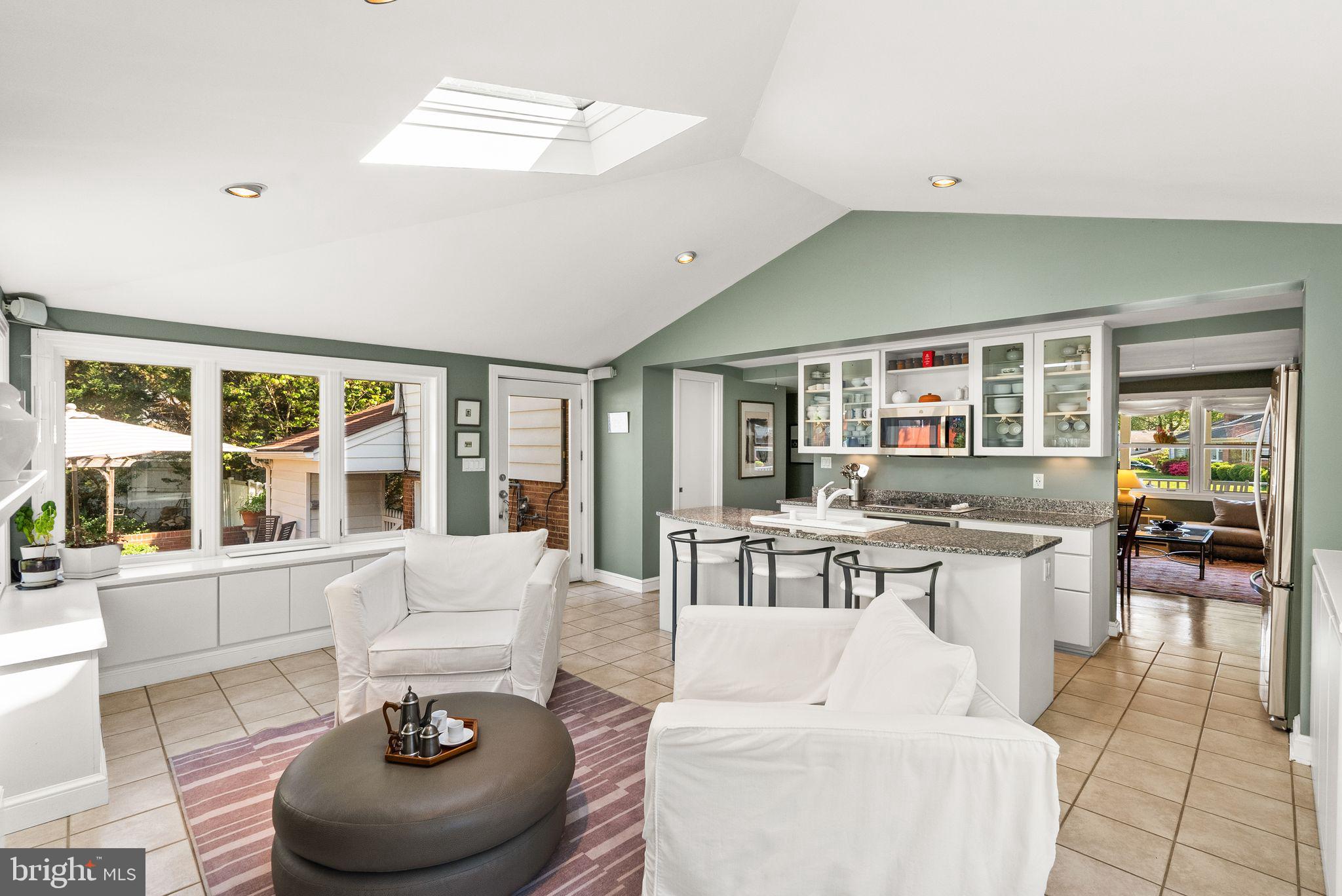 LAKE BARCROFT - Residential