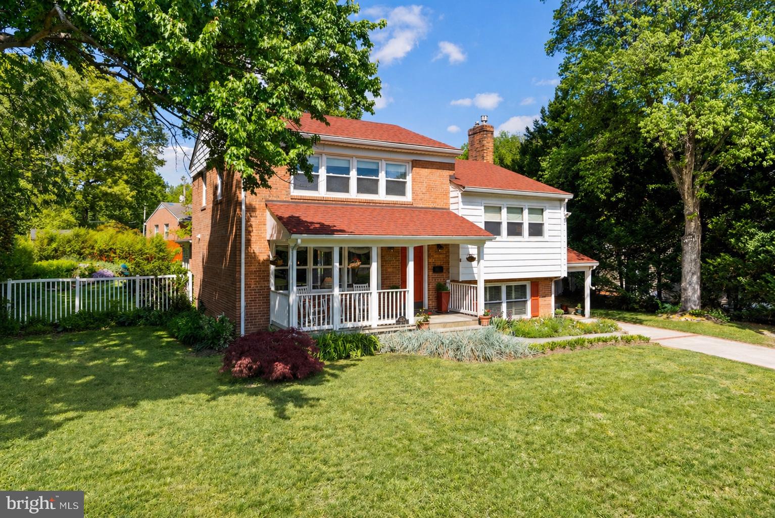 LAKE BARCROFT - Residential