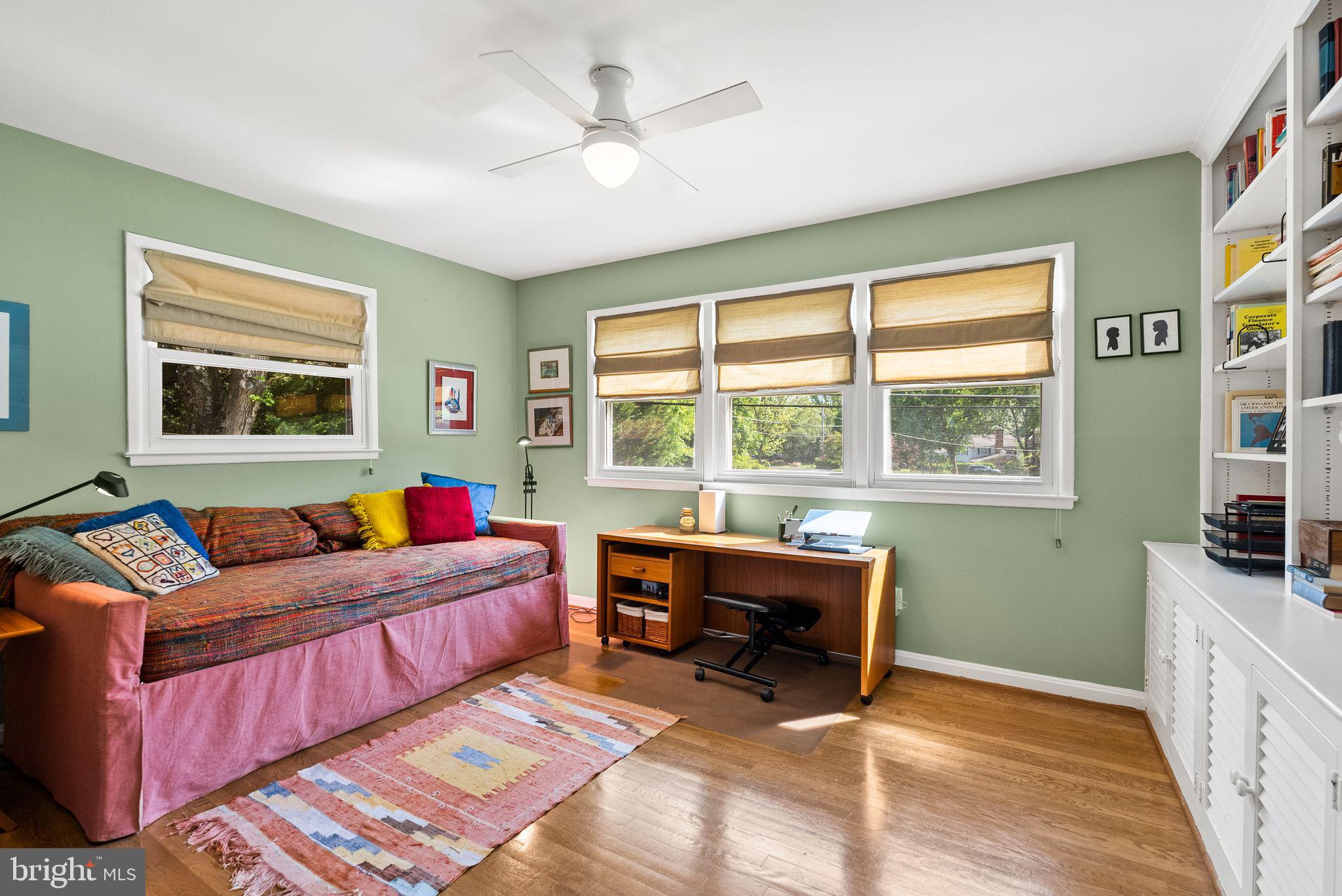 LAKE BARCROFT - Residential