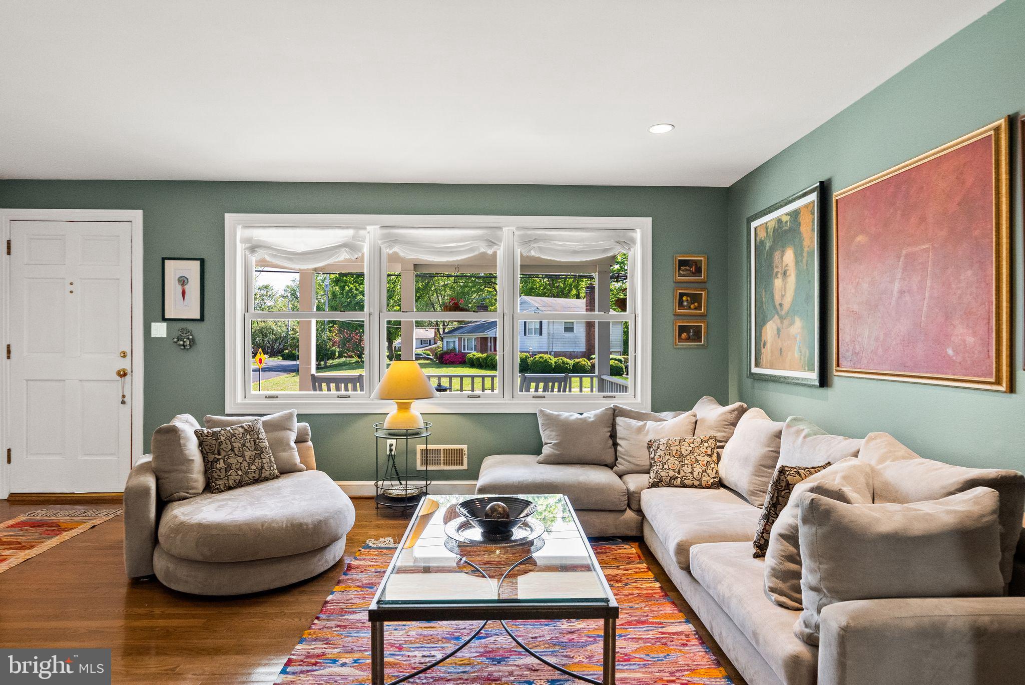 LAKE BARCROFT - Residential