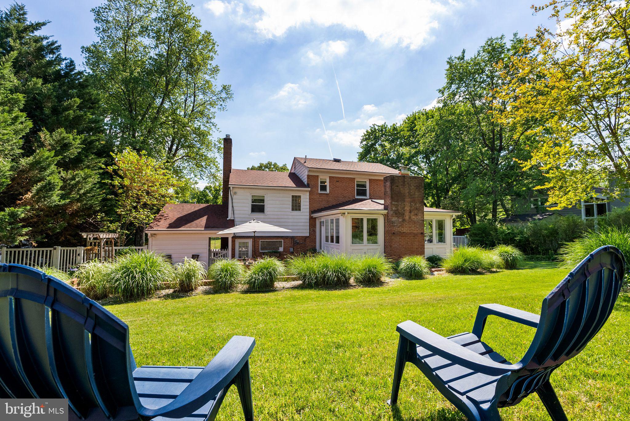 LAKE BARCROFT - Residential