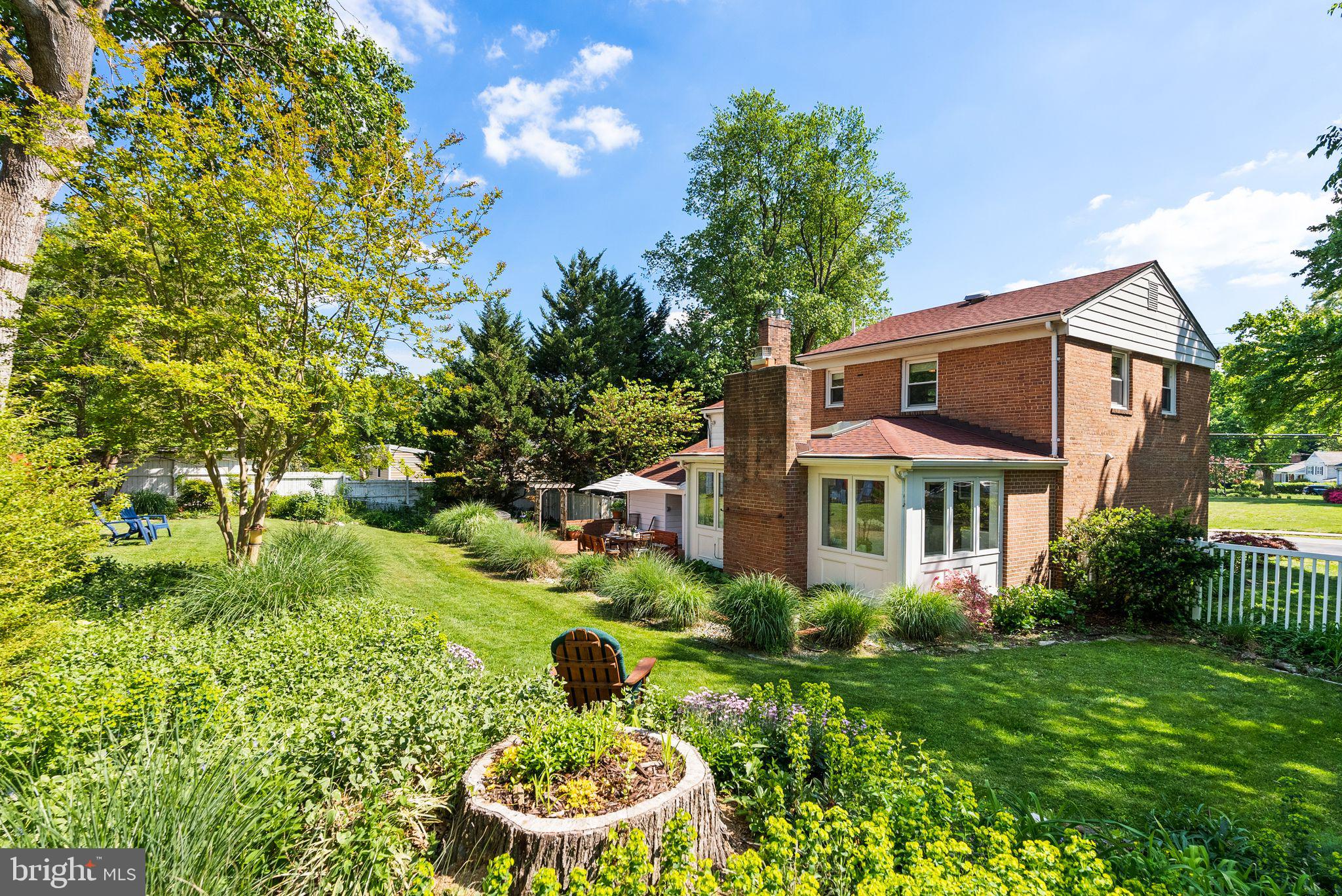 LAKE BARCROFT - Residential