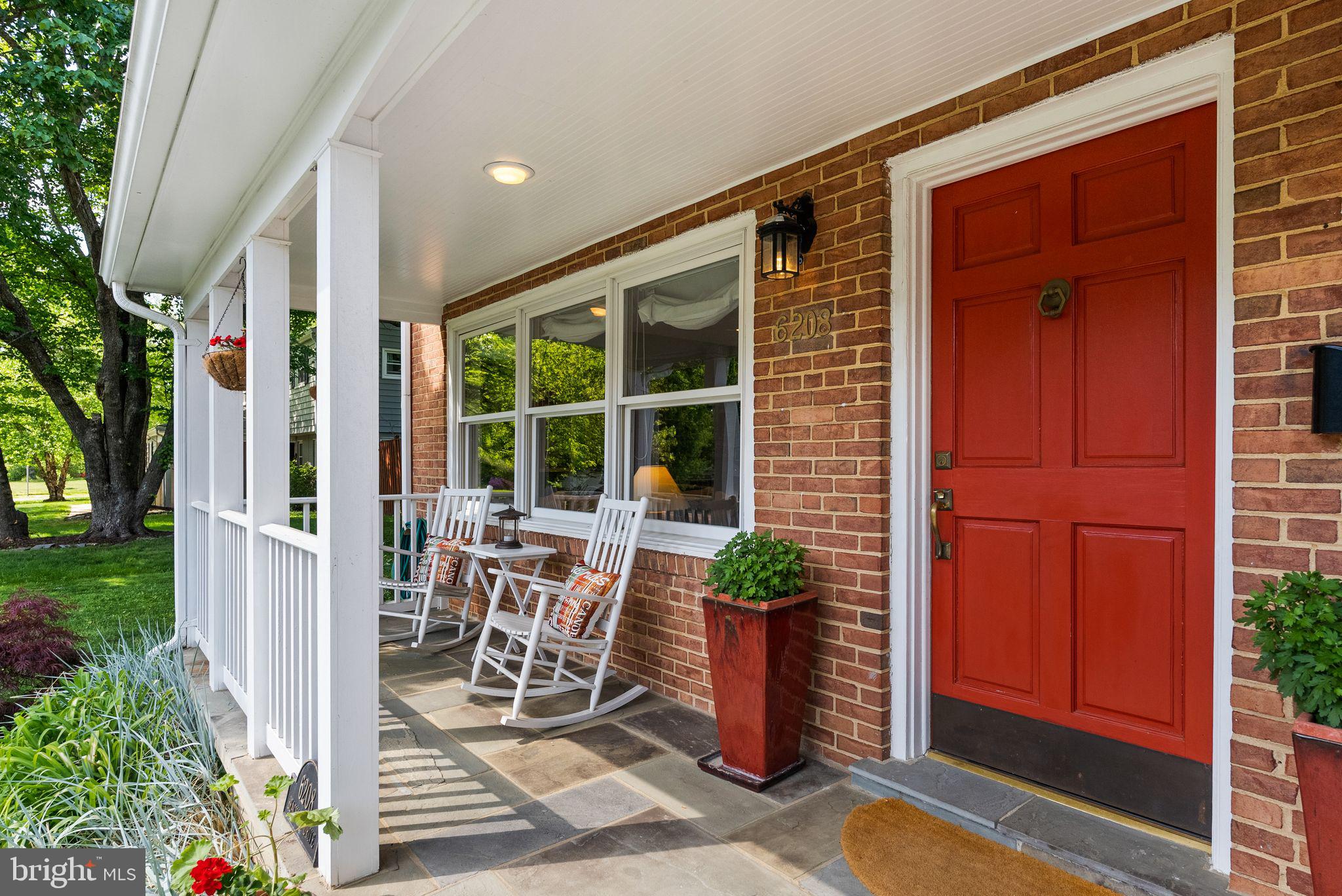LAKE BARCROFT - Residential