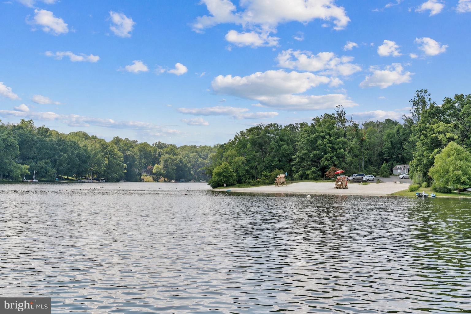 LAKE BARCROFT - Residential