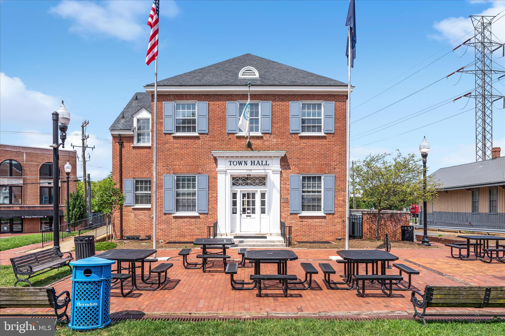 TREESIDE - Residential