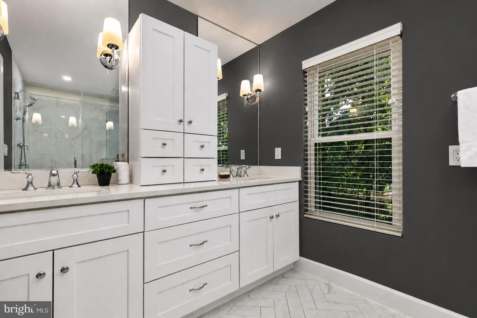 TREESIDE - Residential