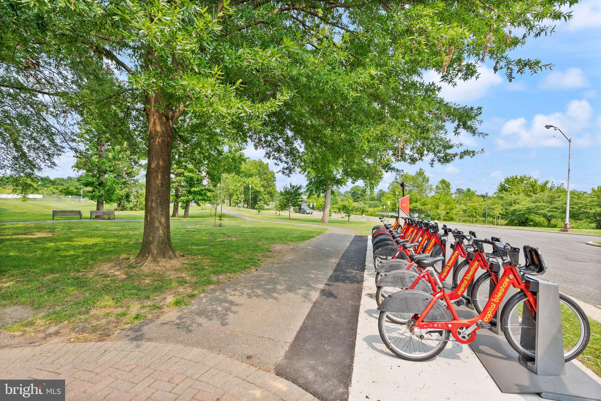 CAMERON STATION - Residential