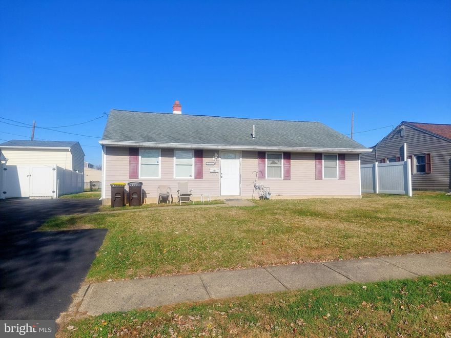 Well maintained expanded ranch. Plenty of windows to let the light in. Property was expanded with Family room, 3rd Bedroom, Small bedroom converted to formal dining room. Exit to rear yard from Kitchen and Family room, Full bath with tub and added shower. Main bedroom and 2nd bedroom with new floors.
Nice home ready to move in. Shared driveway and street parking. Very nice residential neighborhood.
Possession is Negotiable and can do a fast settlement if needed.