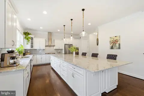 MLS: VALO2126378