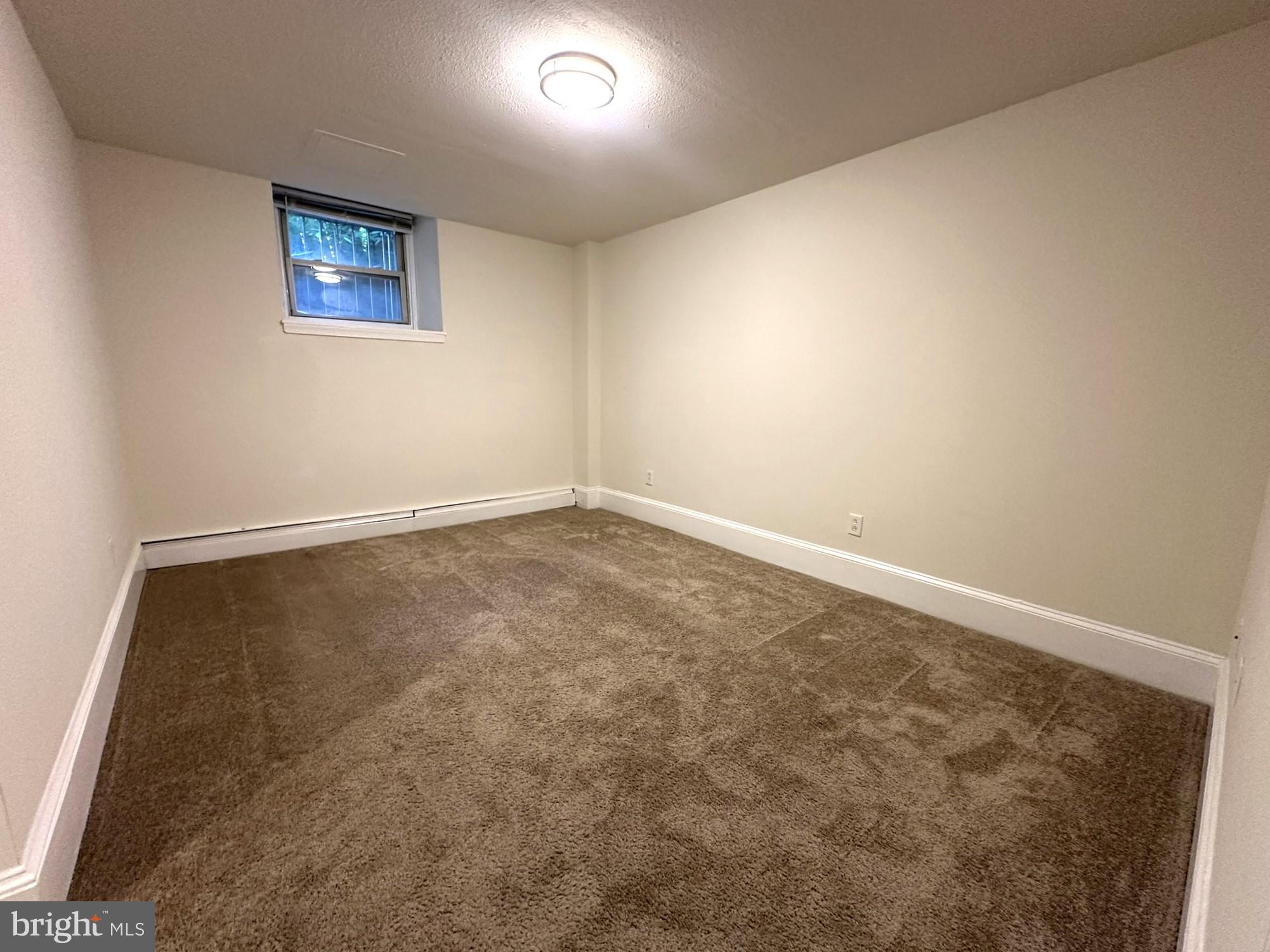 EAST FALLS - Residential Lease