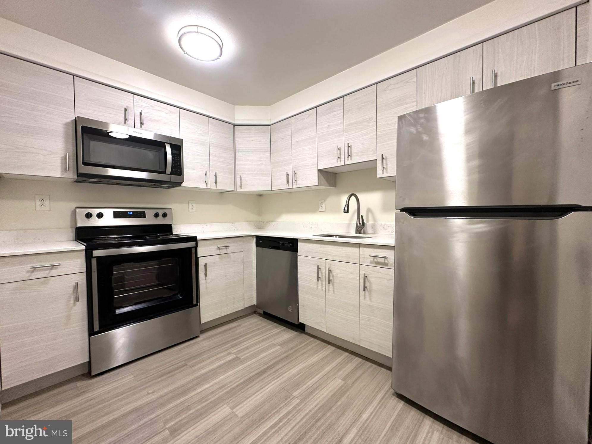 EAST FALLS - Residential Lease