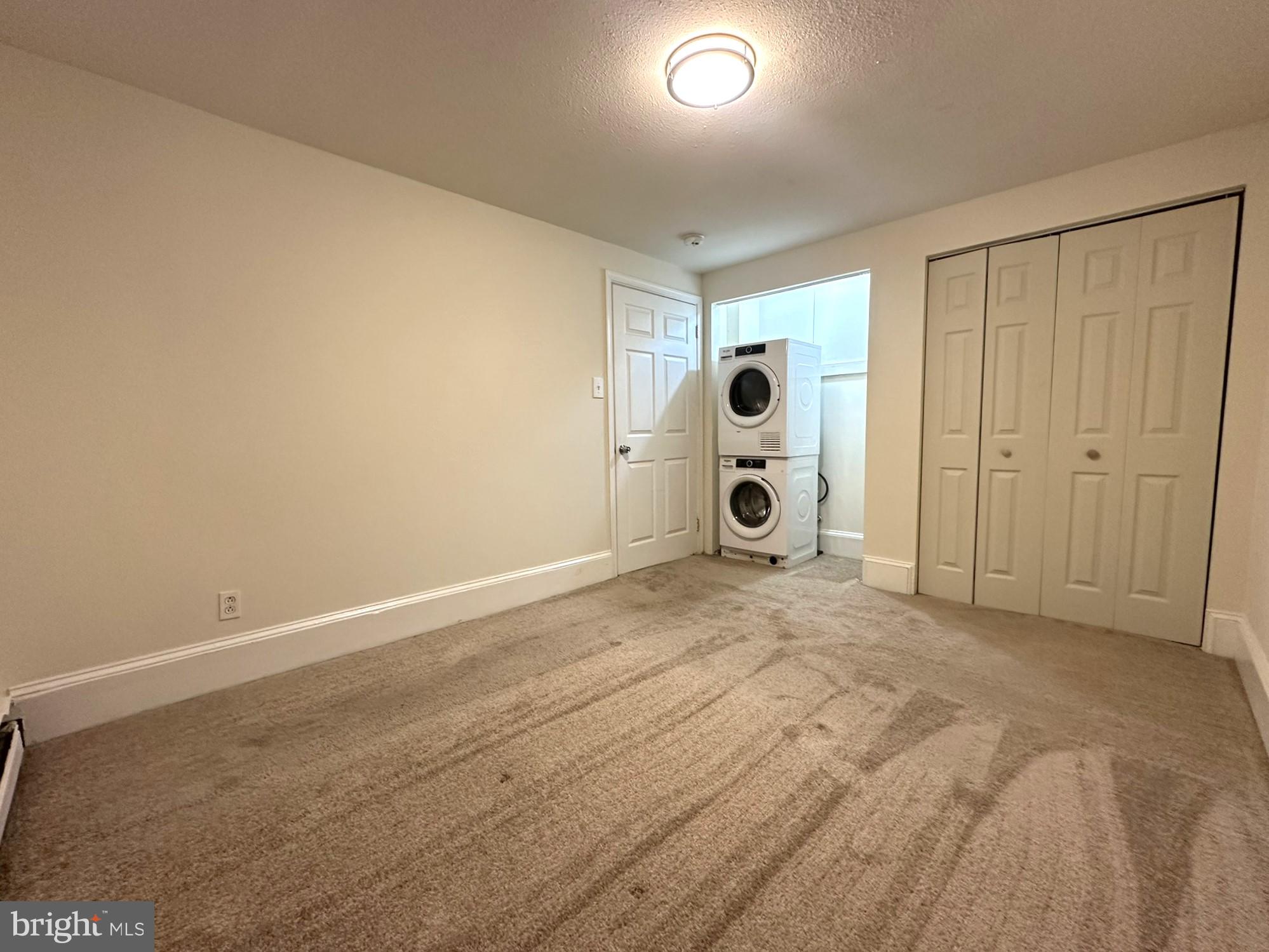 EAST FALLS - Residential Lease