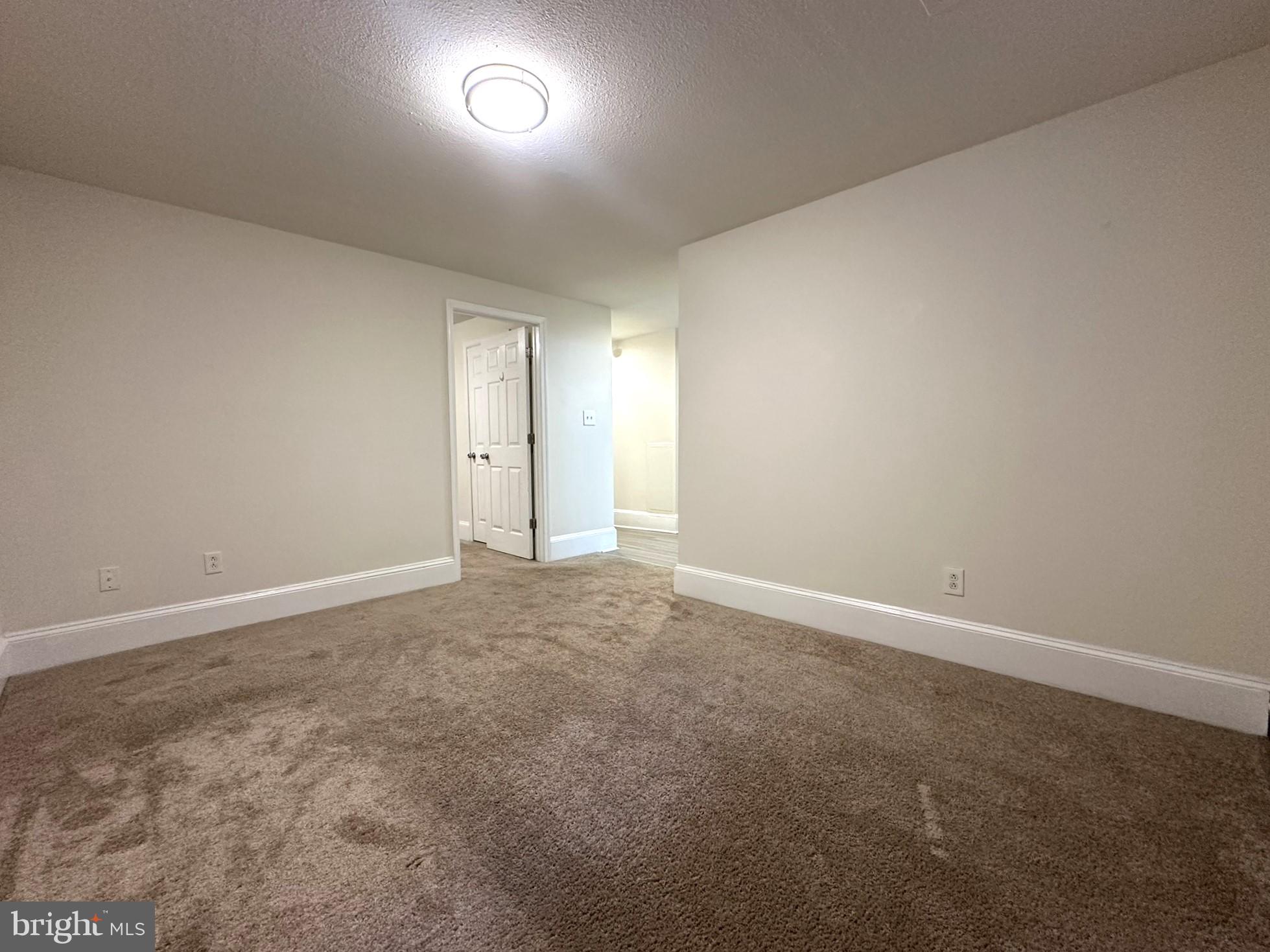 EAST FALLS - Residential Lease