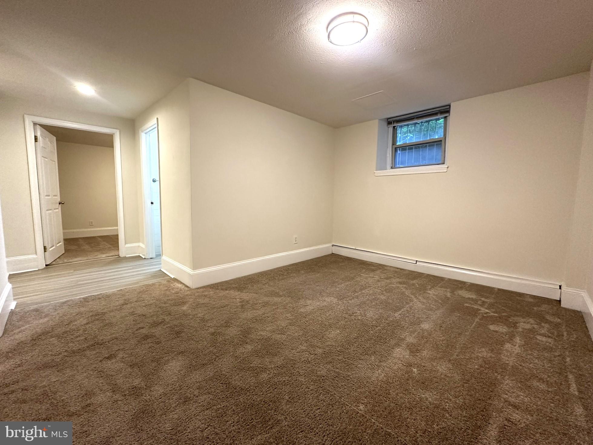 EAST FALLS - Residential Lease