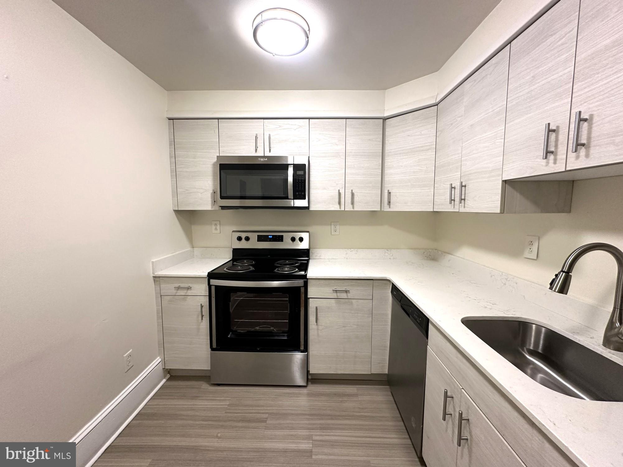 EAST FALLS - Residential Lease