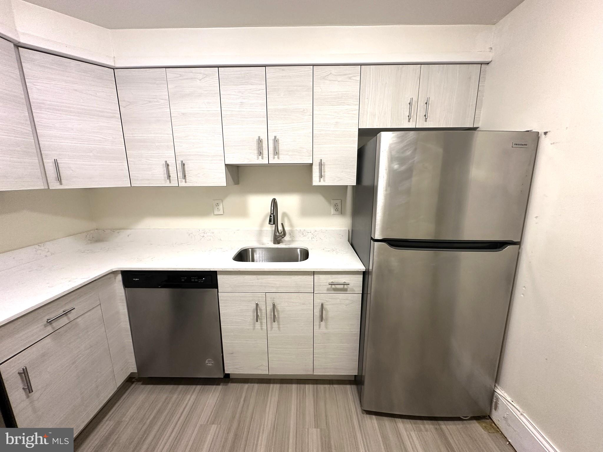 EAST FALLS - Residential Lease