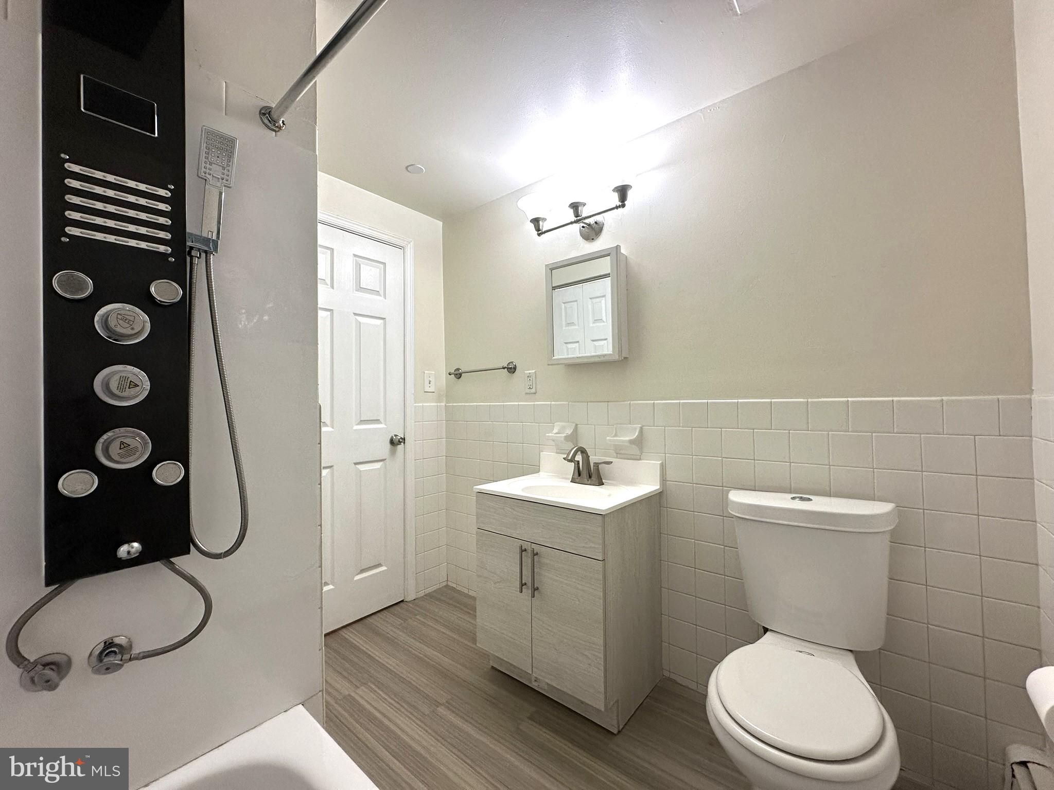 EAST FALLS - Residential Lease