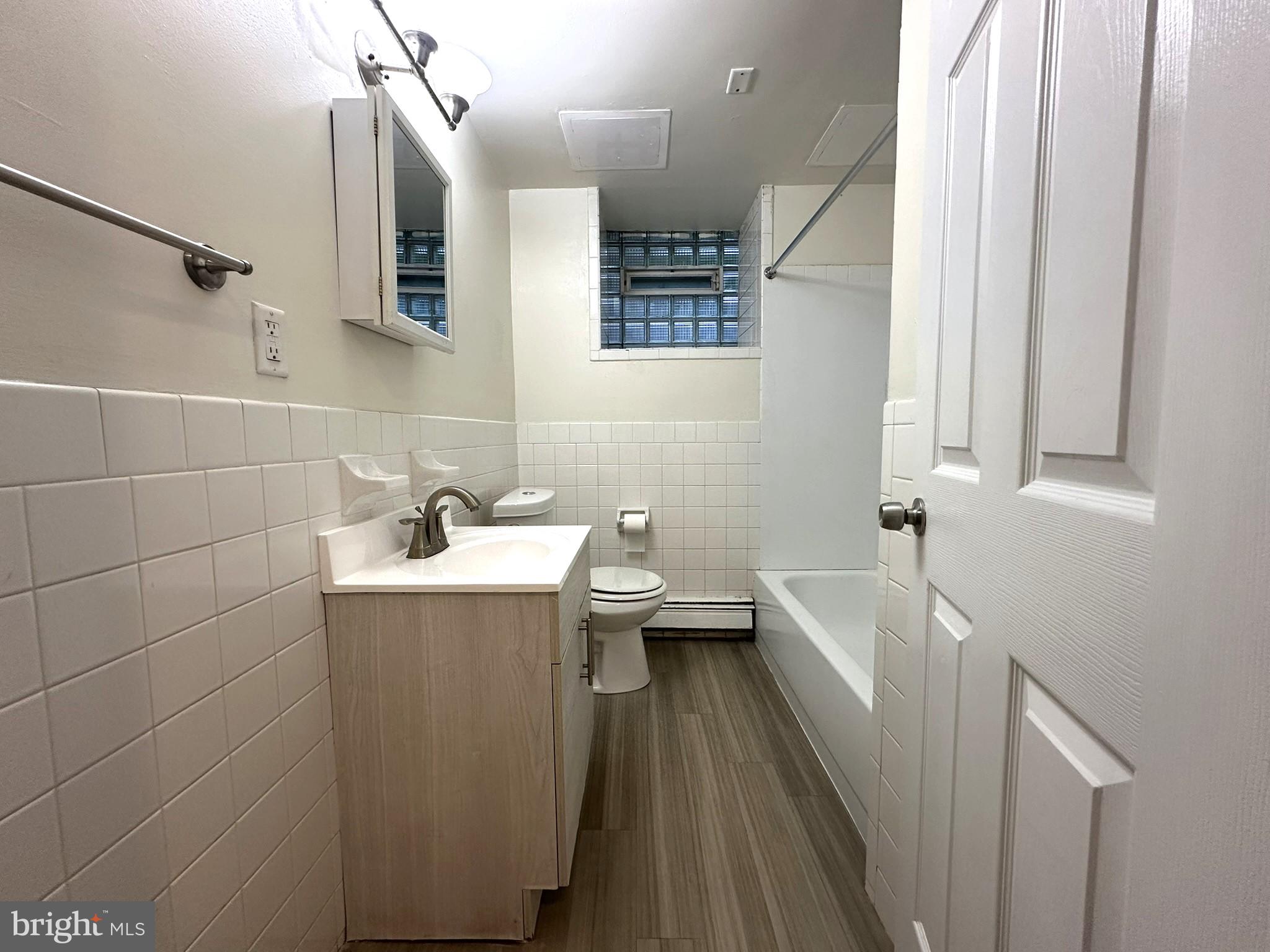 EAST FALLS - Residential Lease