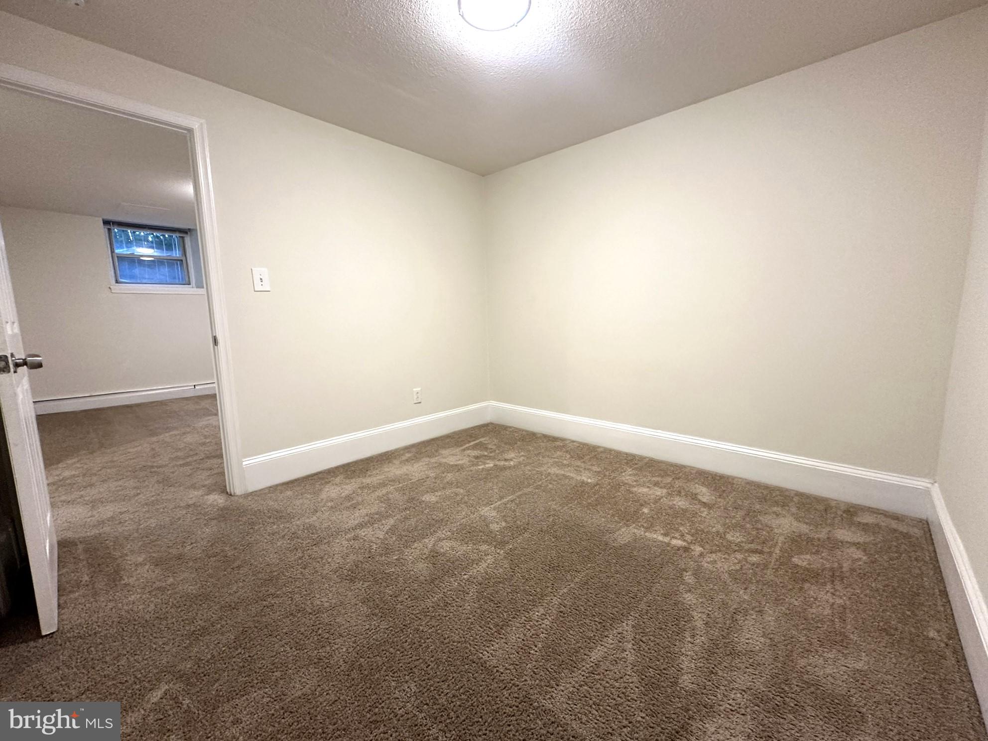 EAST FALLS - Residential Lease