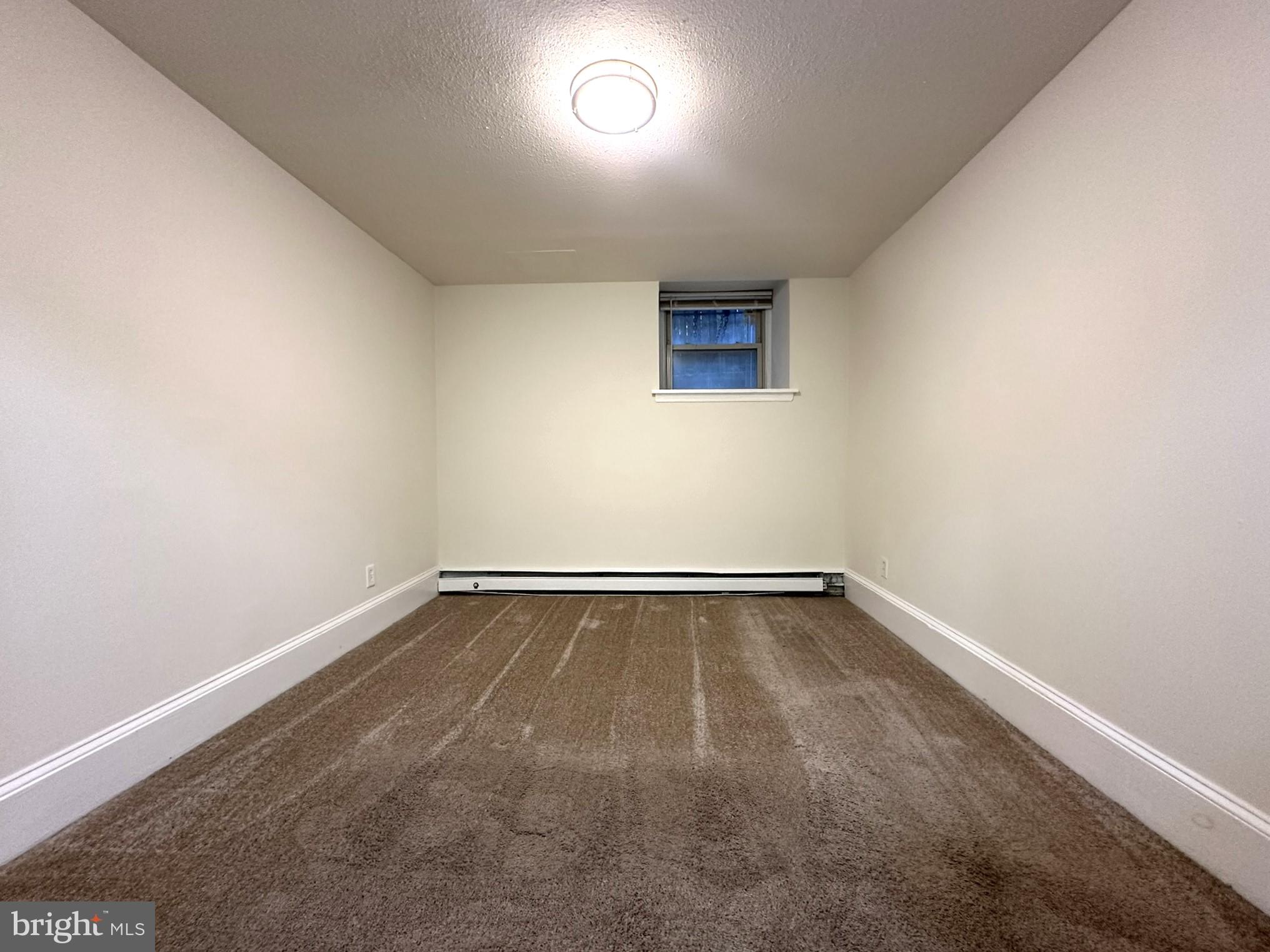 EAST FALLS - Residential Lease