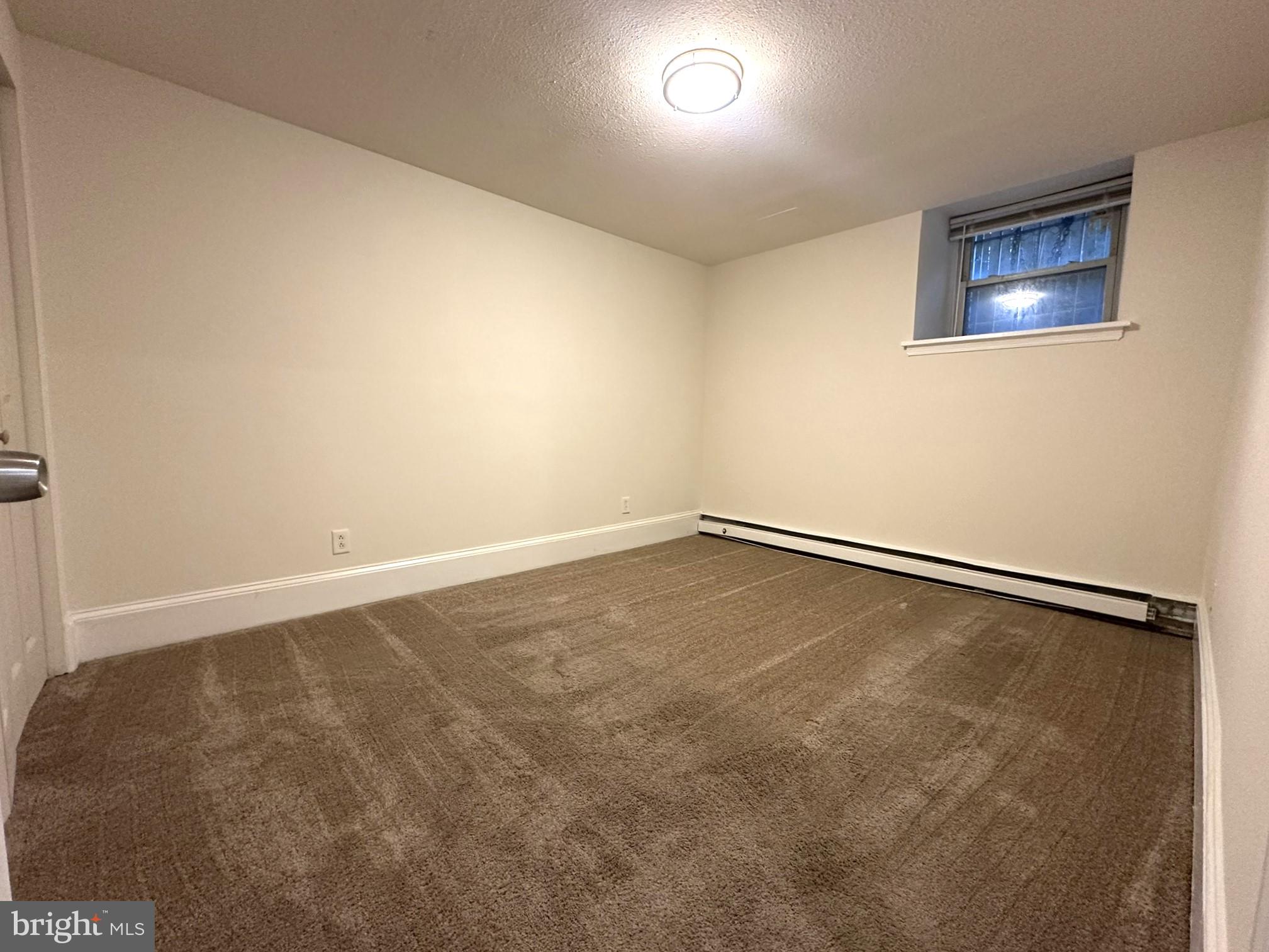 EAST FALLS - Residential Lease