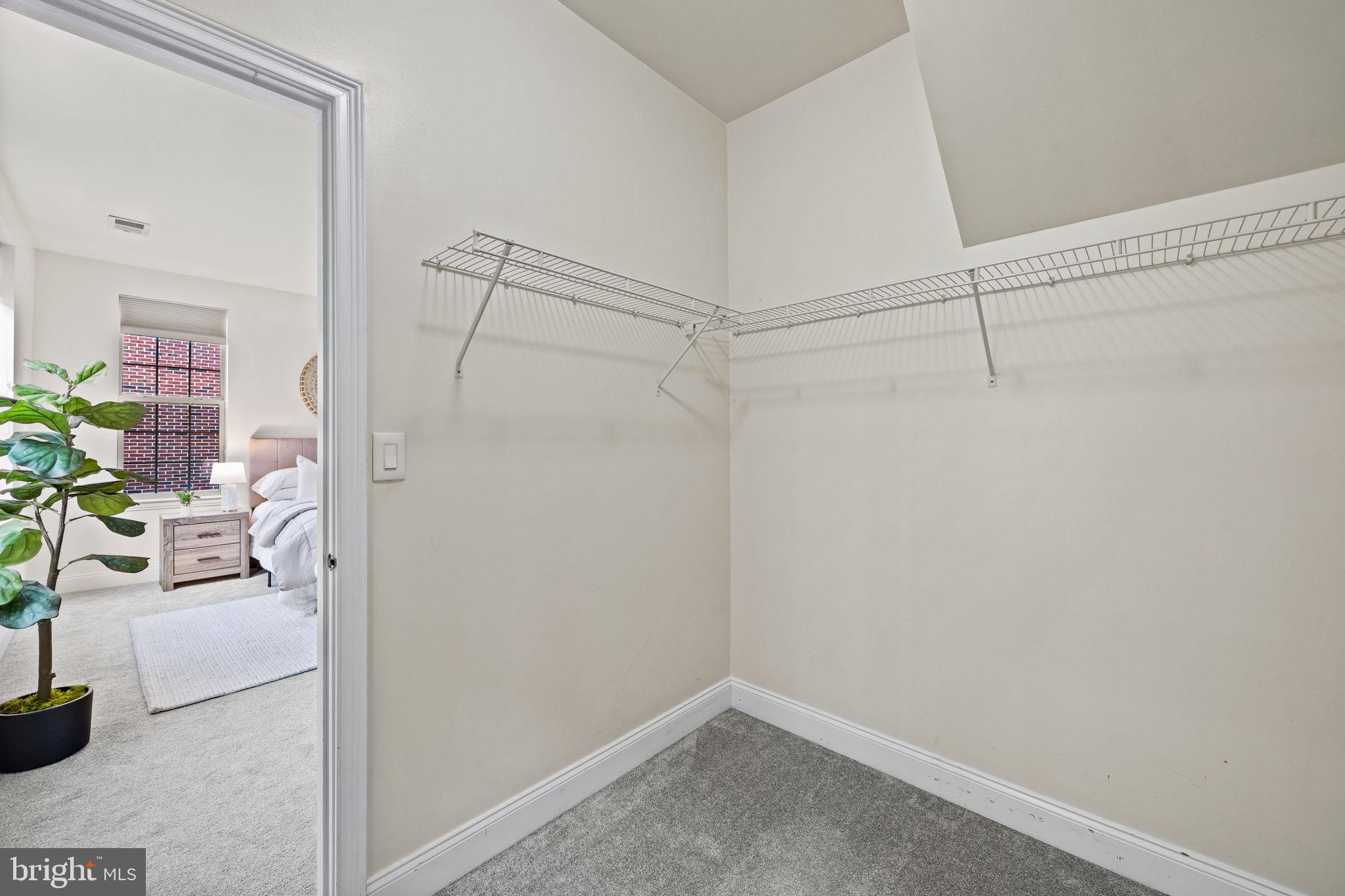 NAVAL SQUARE - Residential