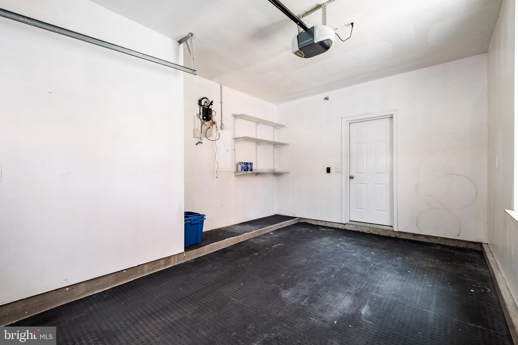 NAVAL SQUARE - Residential