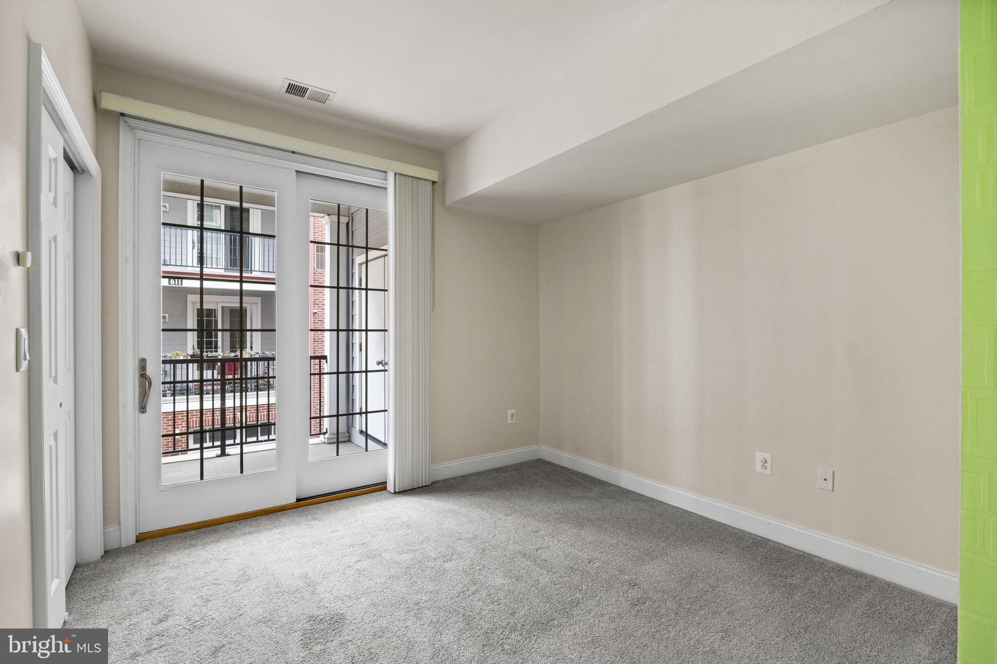 NAVAL SQUARE - Residential