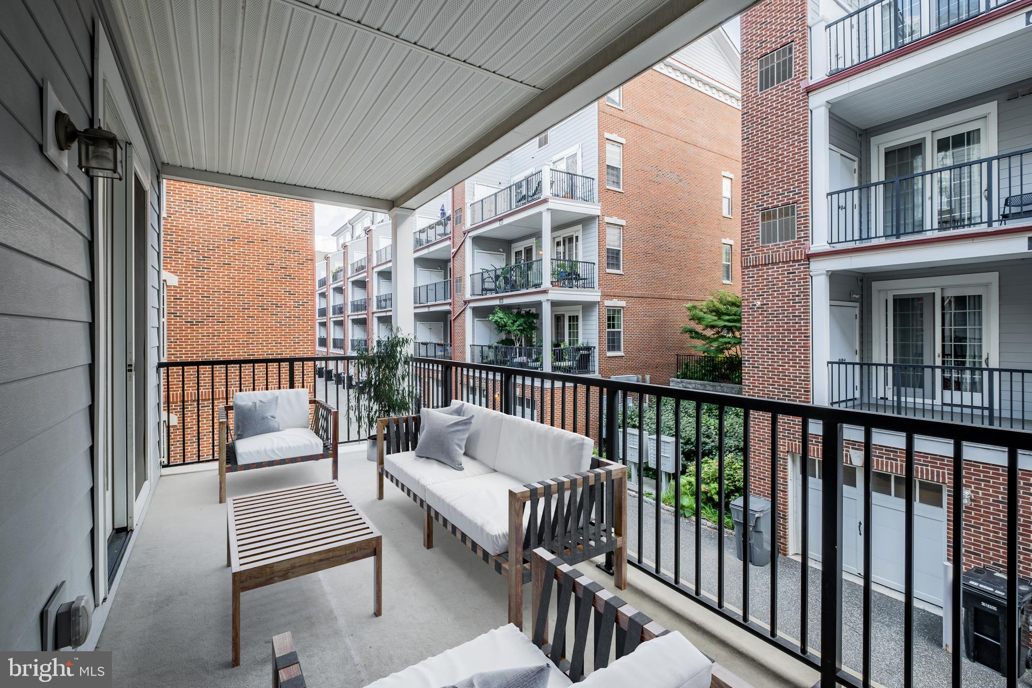 NAVAL SQUARE - Residential