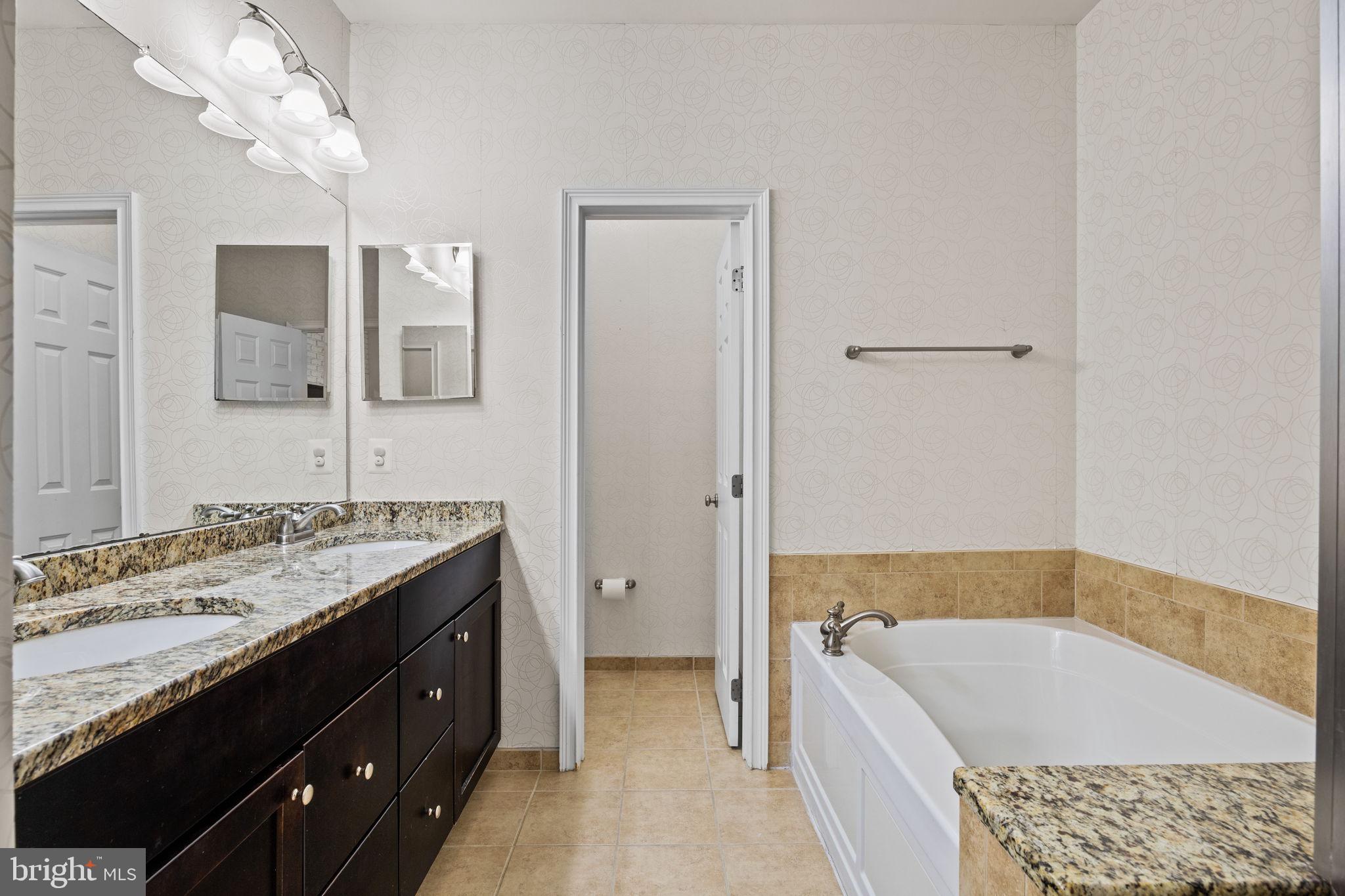 NAVAL SQUARE - Residential