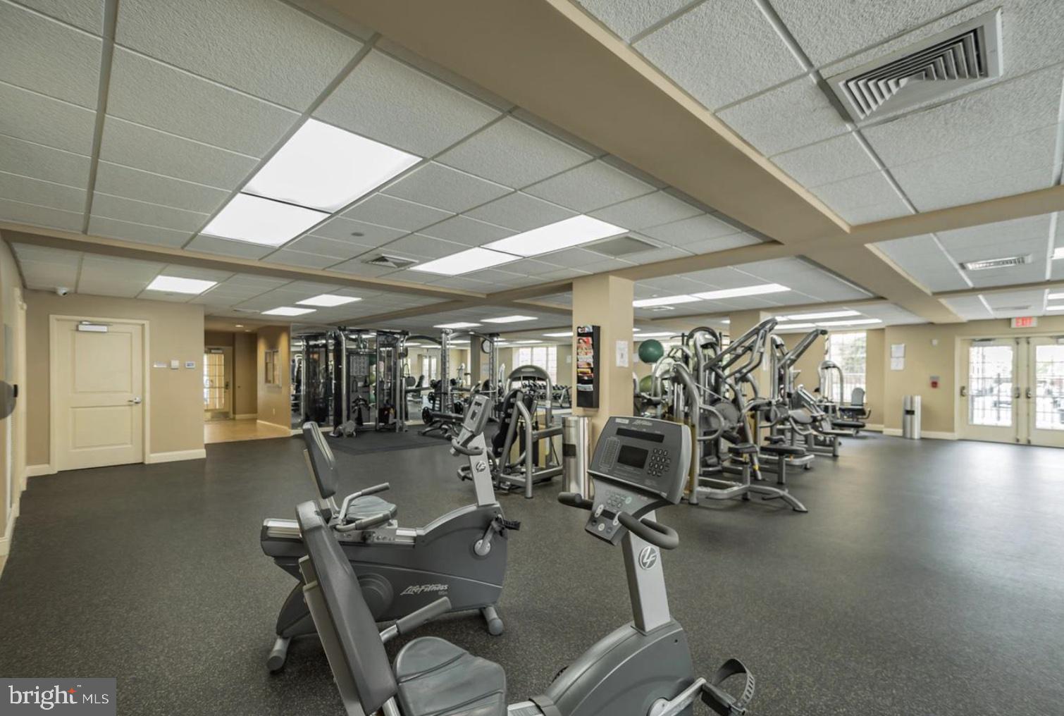 NAVAL SQUARE - Residential