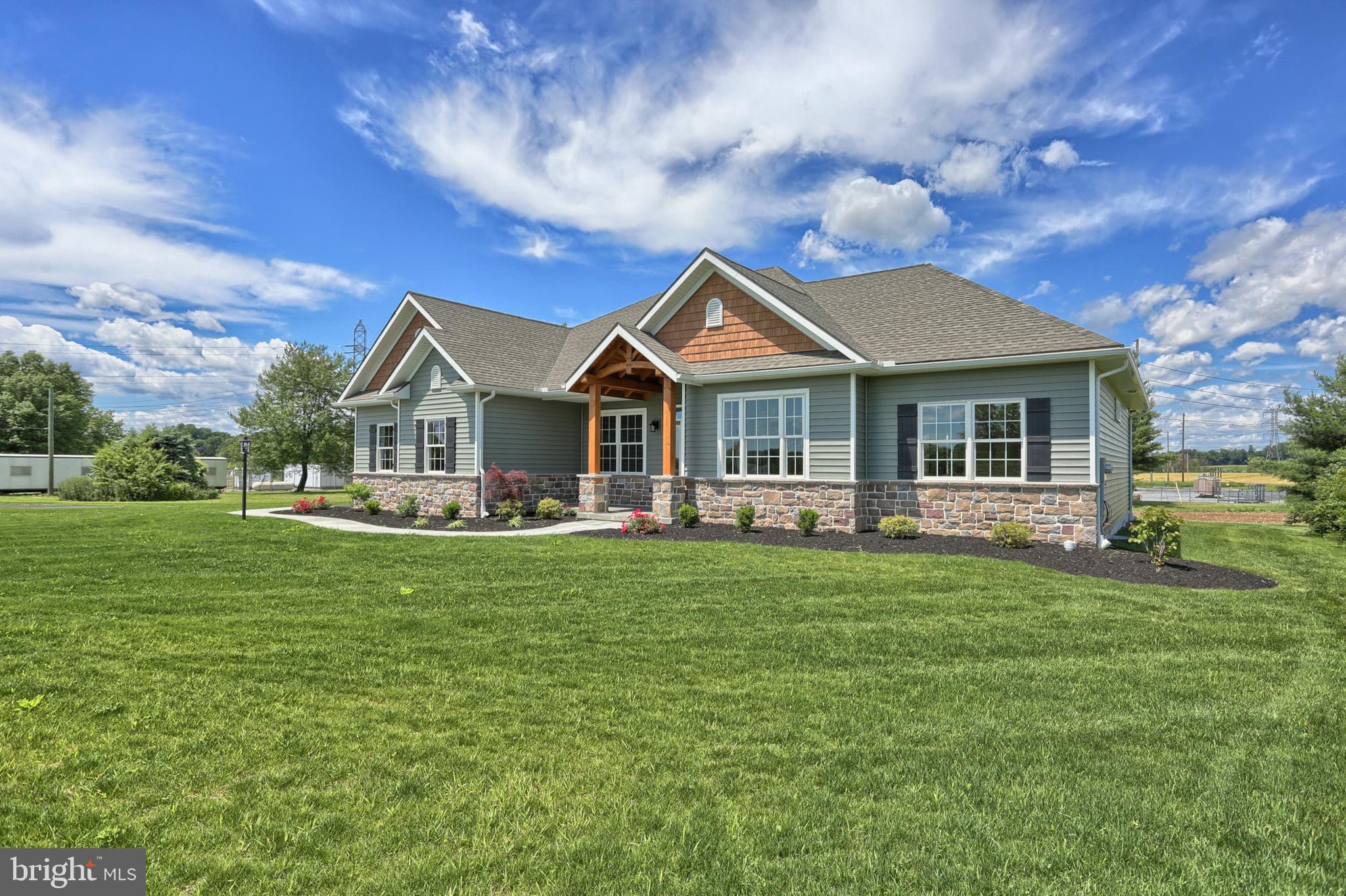 022 ROLLING MEADOW RD