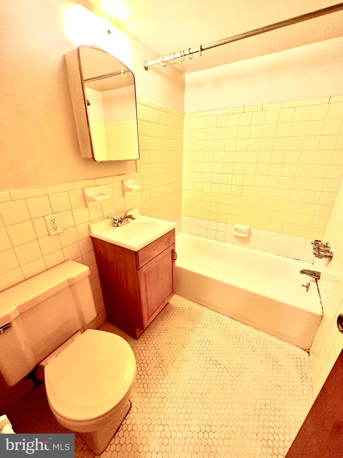 EAST FALLS - Residential Lease