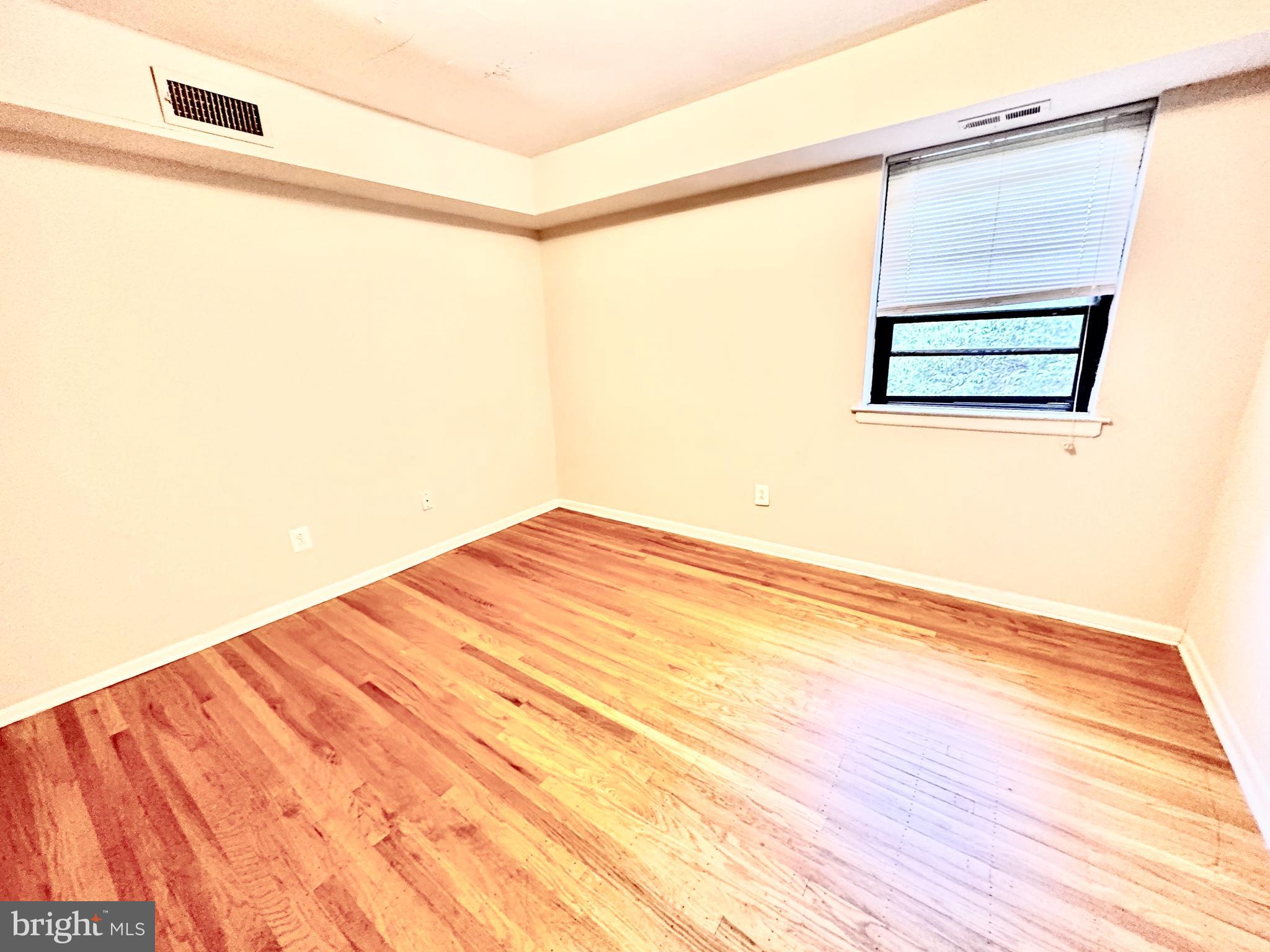 EAST FALLS - Residential Lease