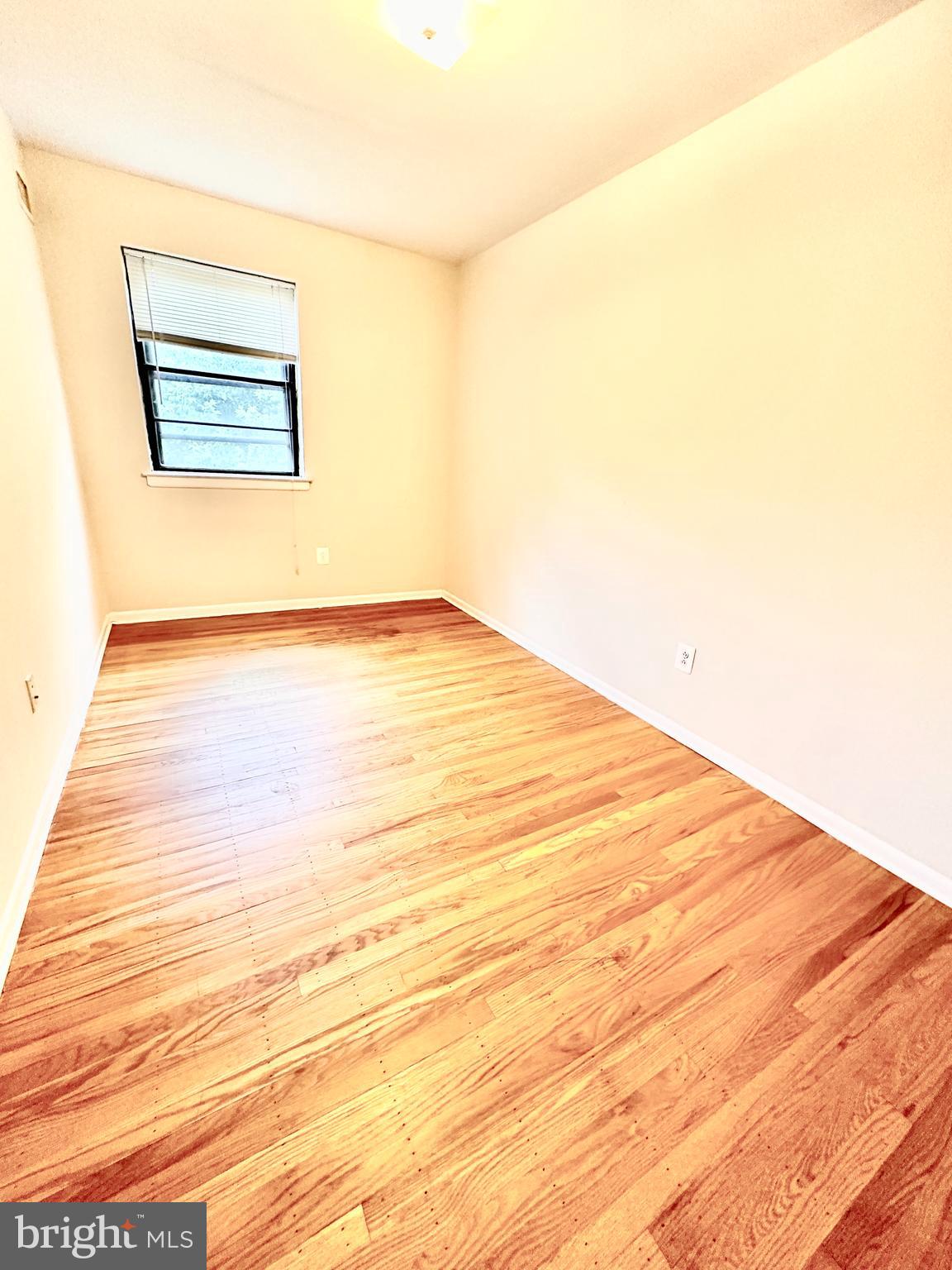 EAST FALLS - Residential Lease