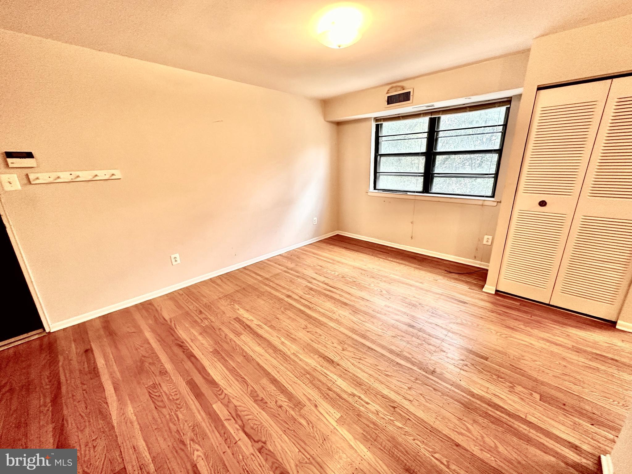 EAST FALLS - Residential Lease