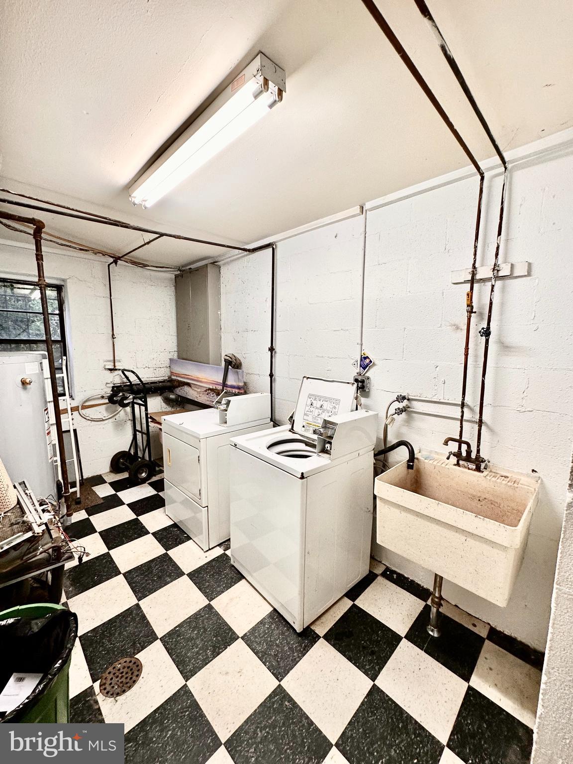 EAST FALLS - Residential Lease