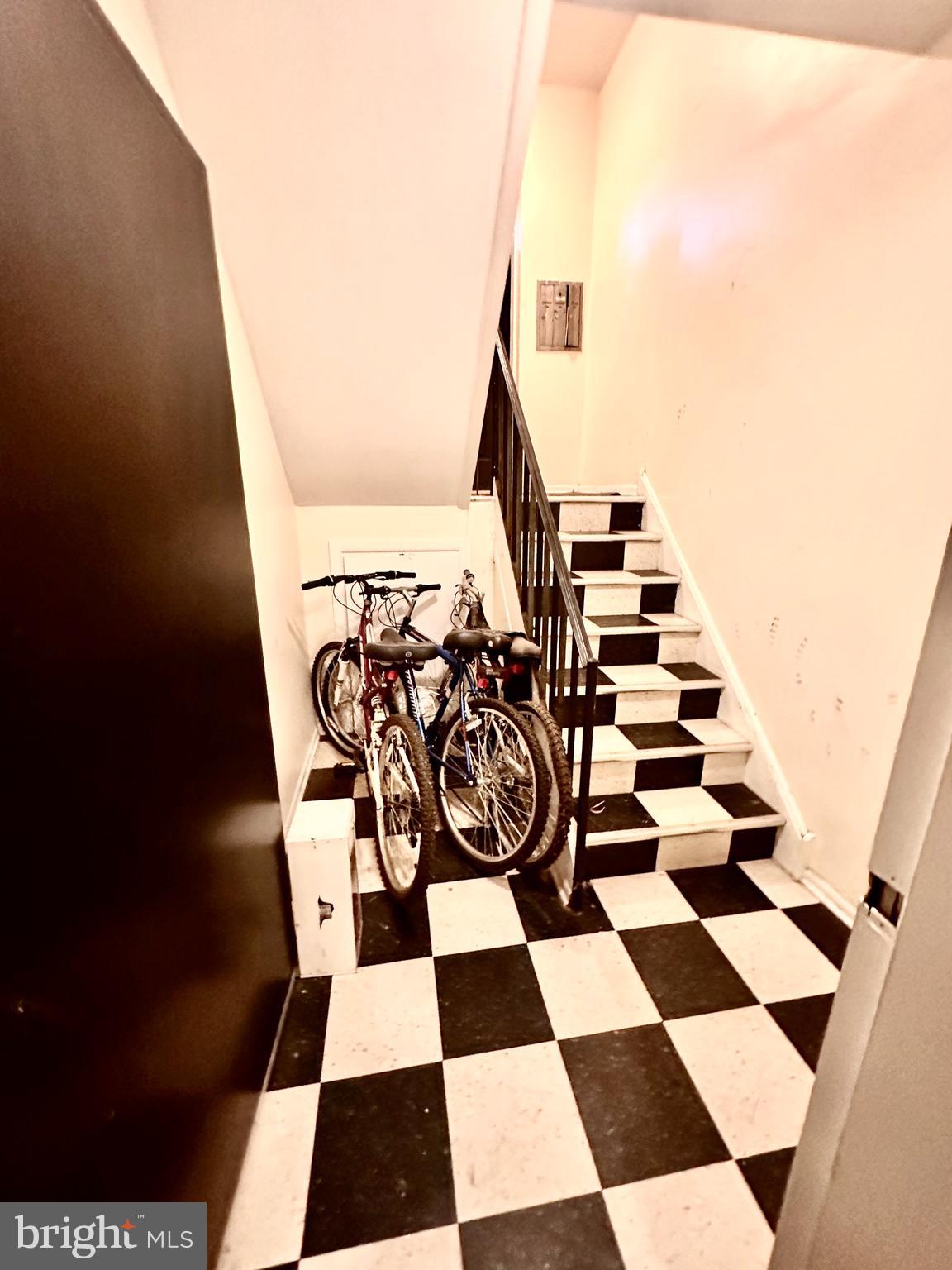 EAST FALLS - Residential Lease