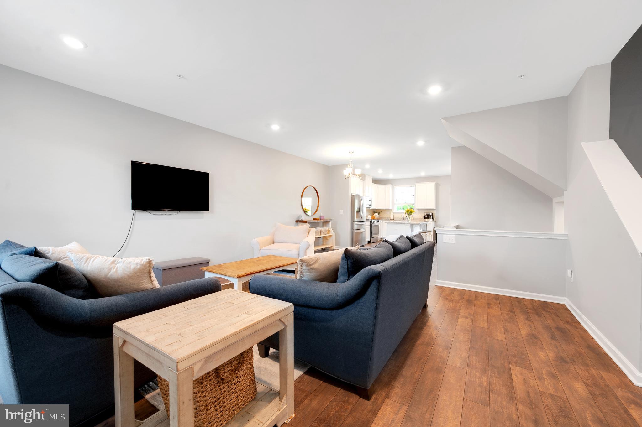 EDGEWATER - Residential